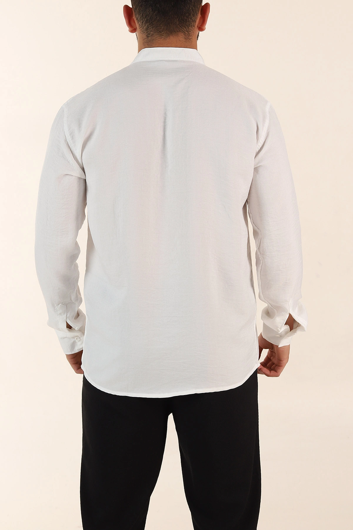 Beyaz Regular Fit Hakim Yaka Uzun Kollu Erkek Gömlek 370042