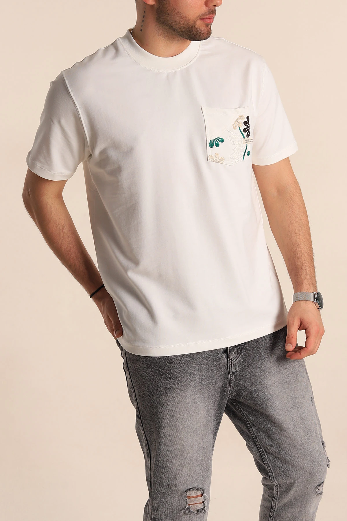 Beyaz Regular Fit Nakışlı Cep Detaylı Erkek Tişört 270646