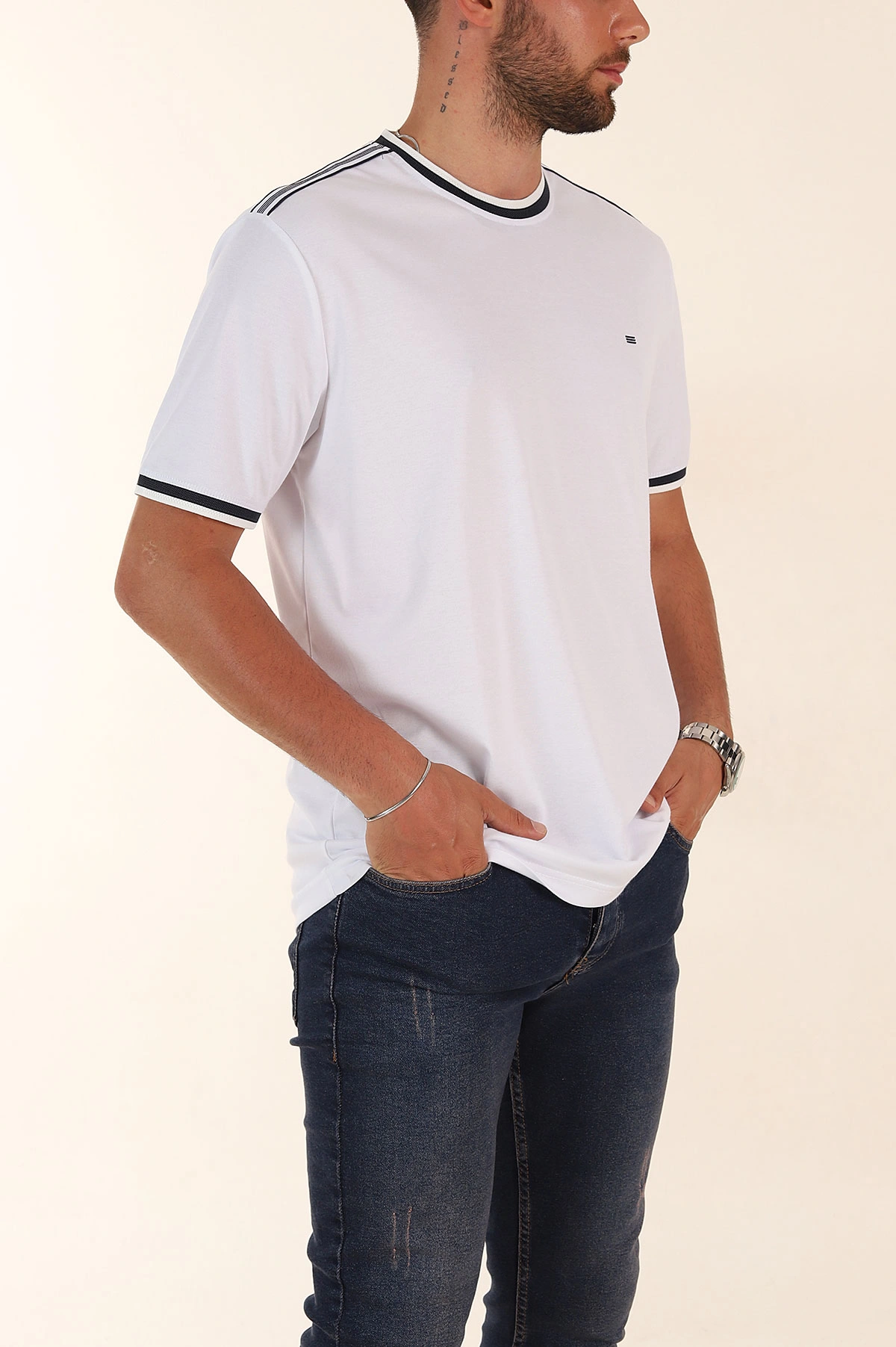 Beyaz Regular Fit Omuz Şerit Detaylı Erkek Tişört 372091