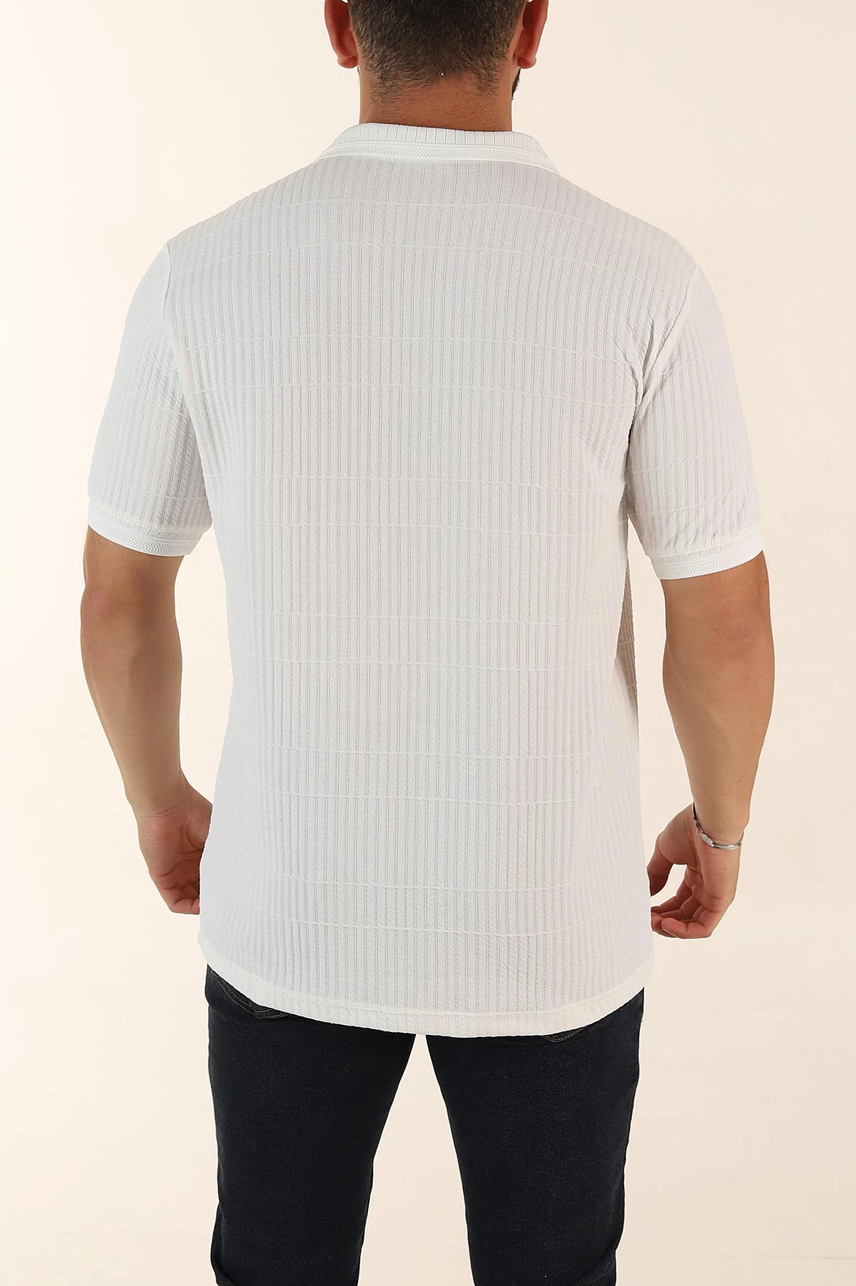 Beyaz Relaxed Fit Çizgi Detaylı Fermuarlı Polo Yaka Erkek Tişört 370331