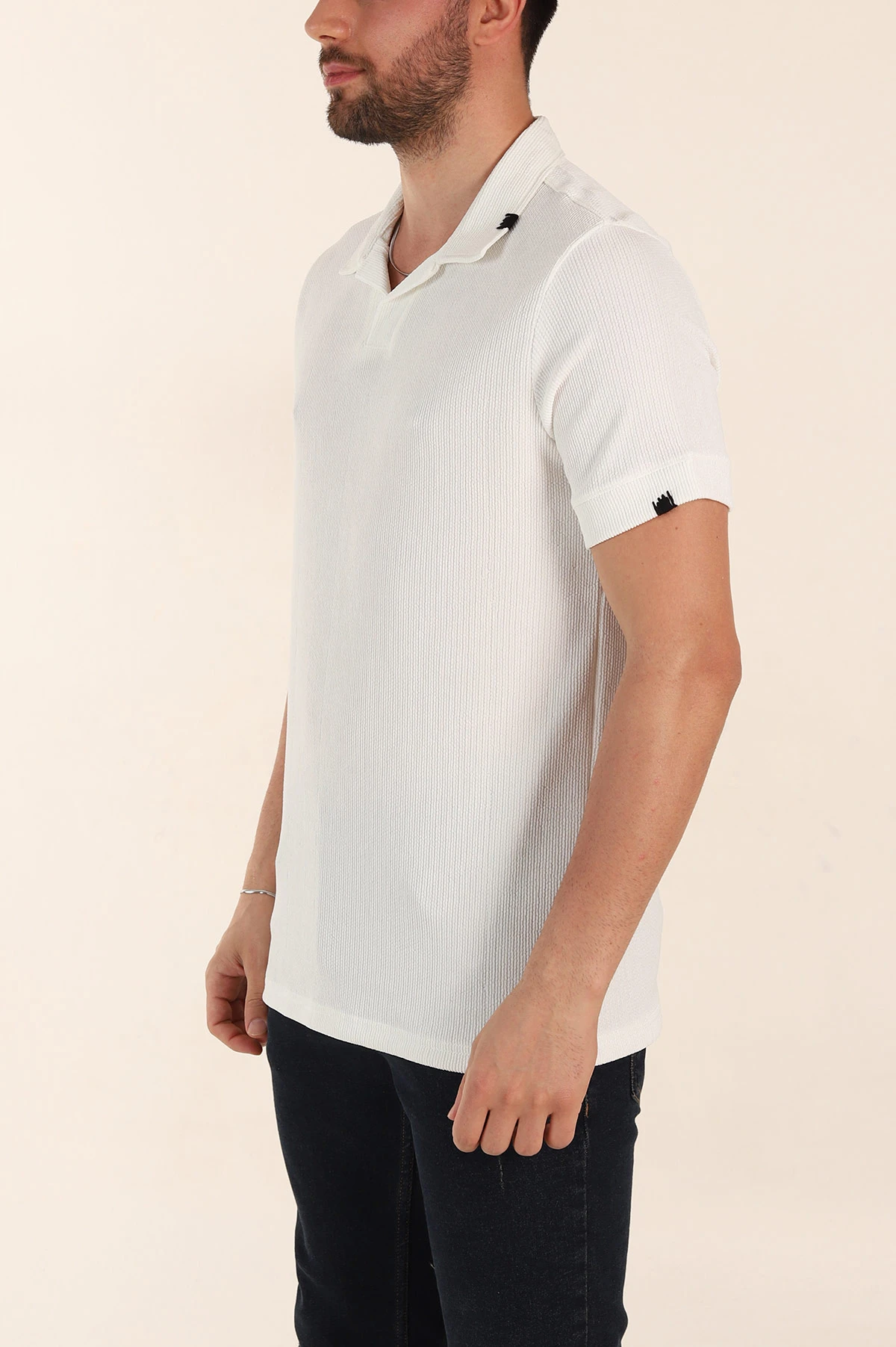 Beyaz Relaxed Fit Dokulu Patlı Polo Yaka Erkek Tişört 370269