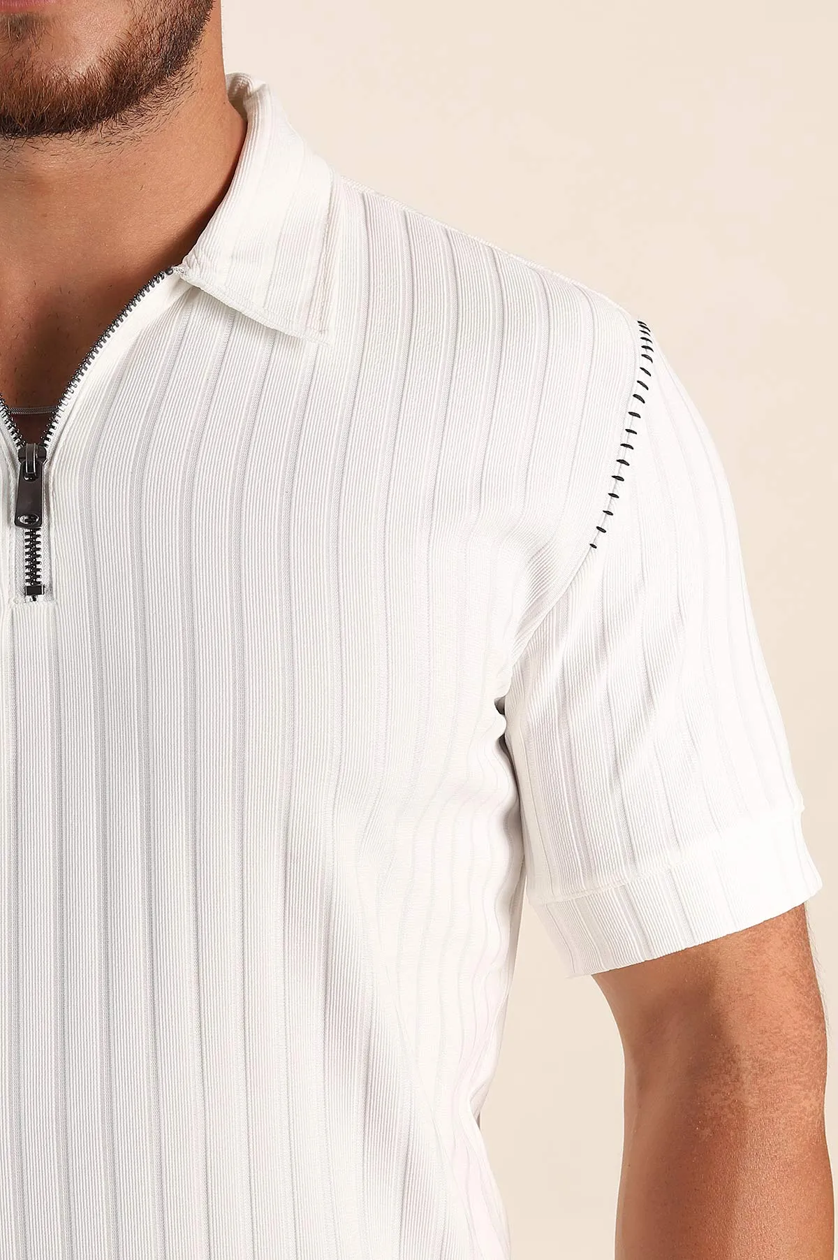 Beyaz Relaxed Fit Fitilli Doku Fermuarlı Polo Yaka Erkek Tişört 373054