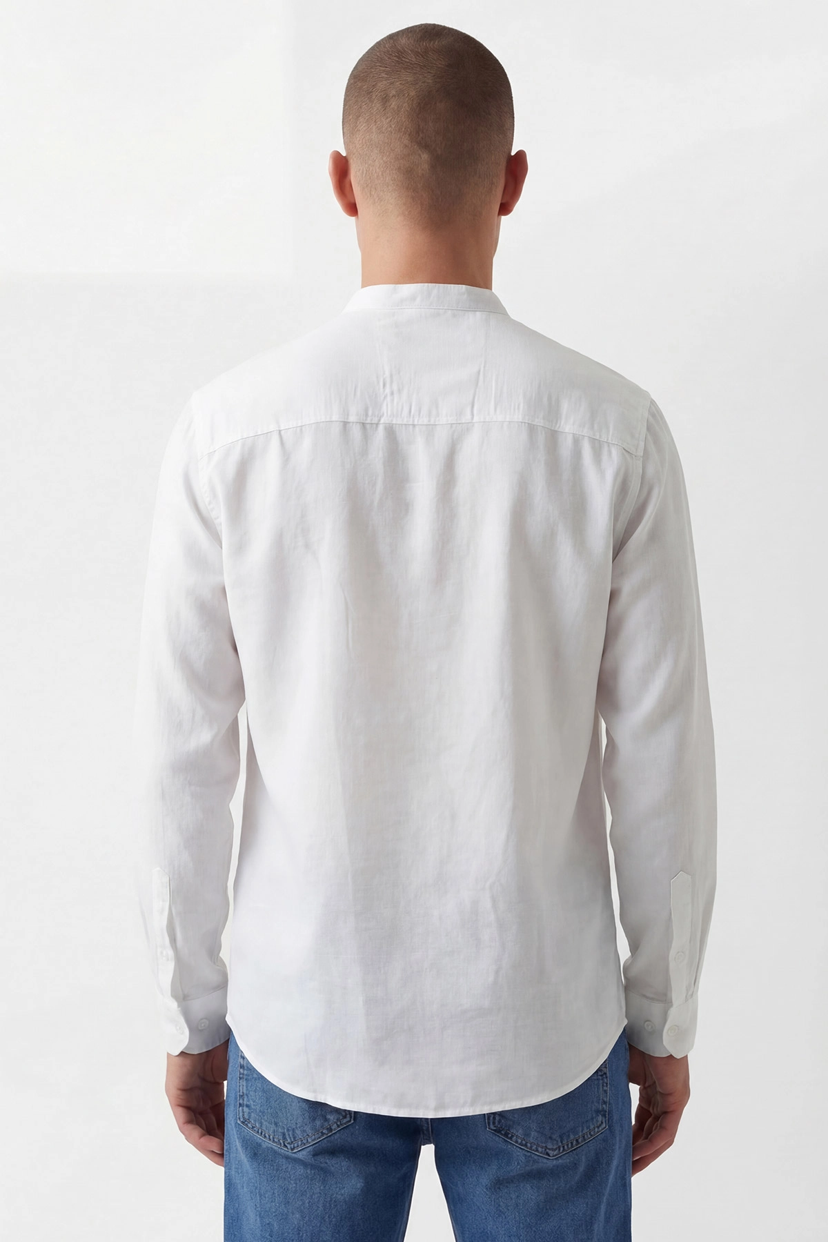 Beyaz Relaxed Fit Hakim Yaka Uzun Kollu Erkek Gömlek 445648