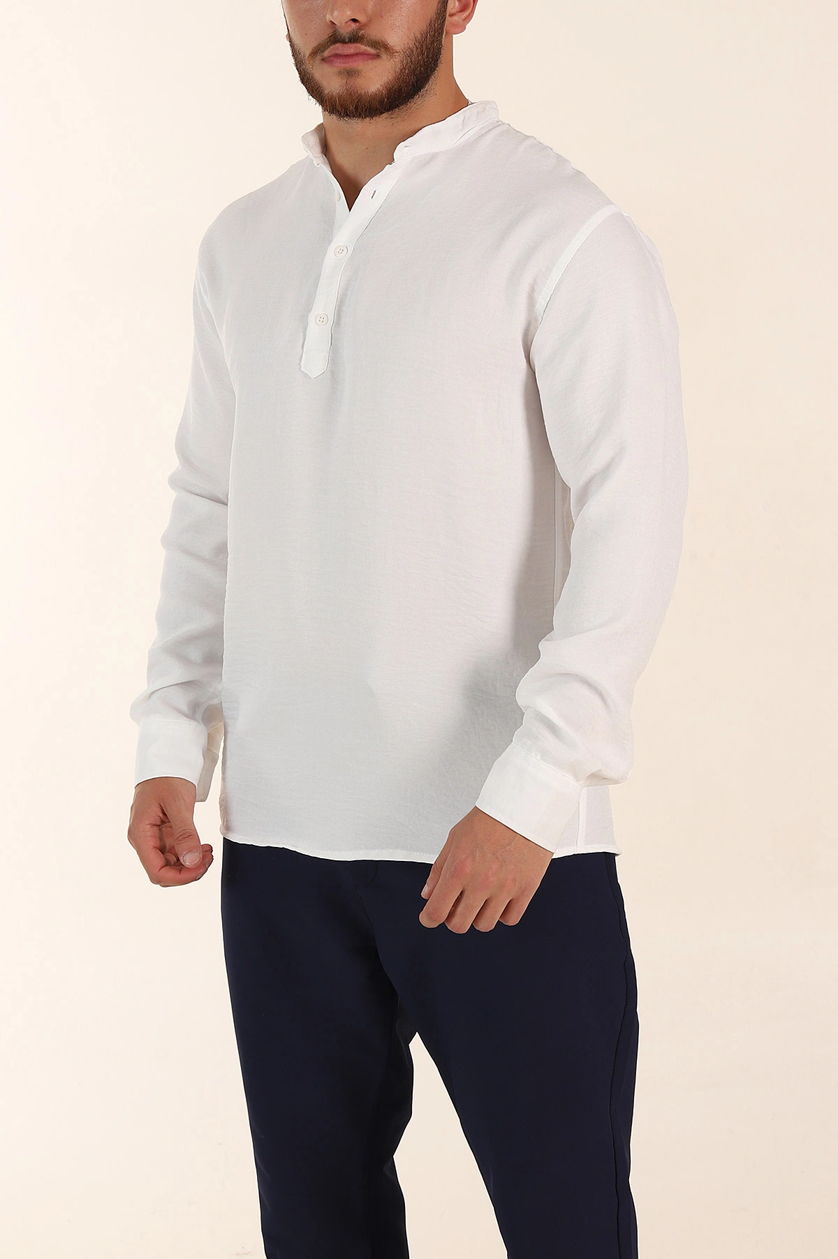 Beyaz Relaxed Fit Hakim Yaka Yarım Düğmeli Erkek Gömlek 369858