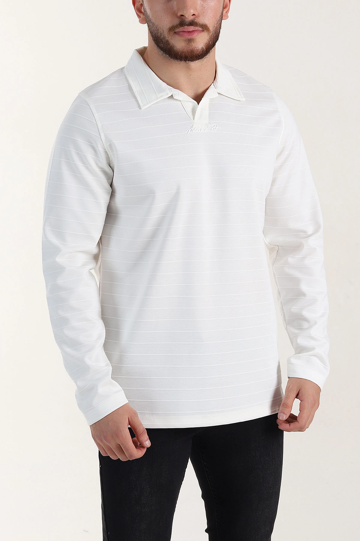 Beyaz Relaxed Fit Jakarlı Kumaş Yazı Detaylı Polo Yaka Erkek Sweatshirt 399449