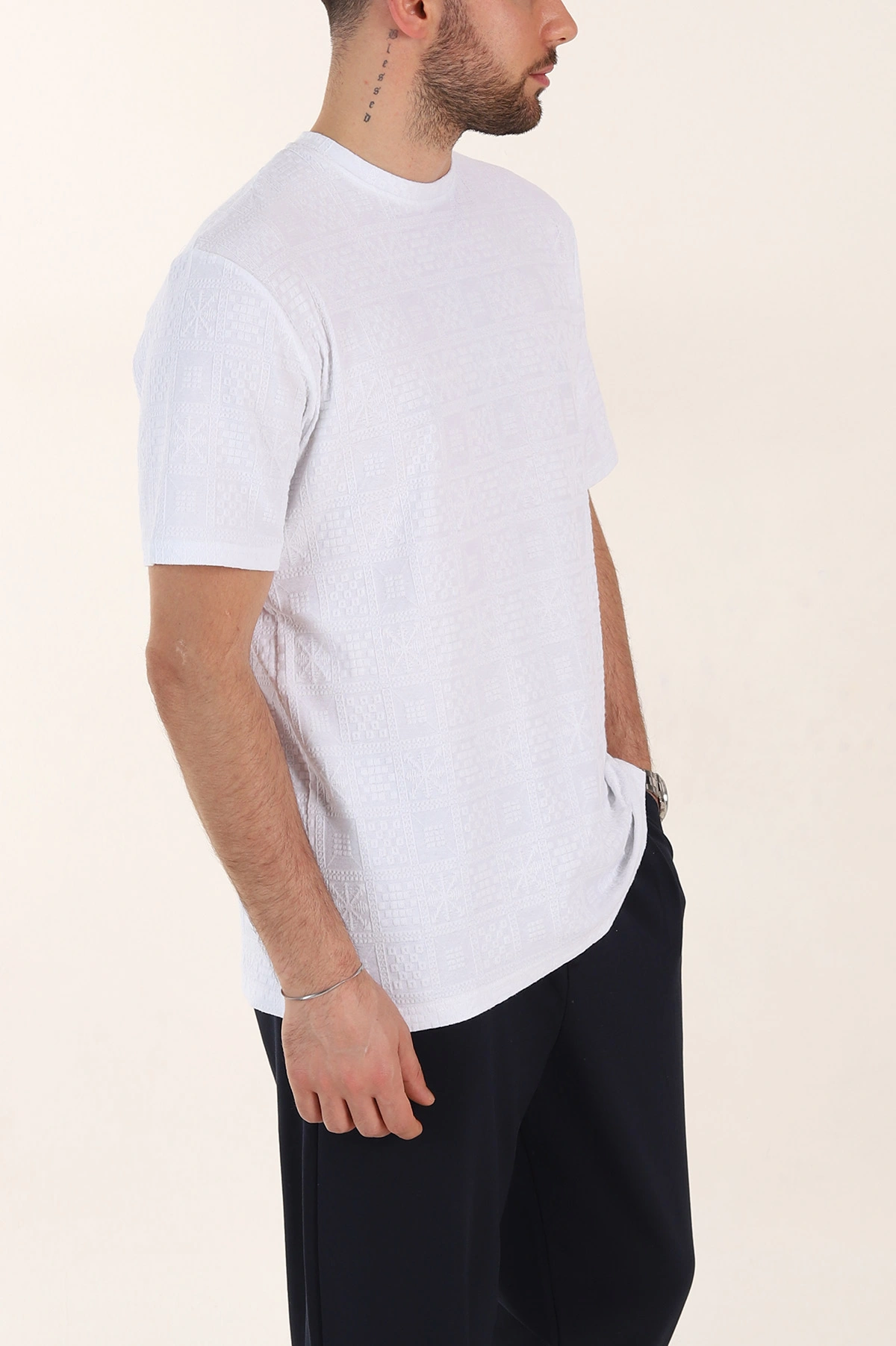 Beyaz Relaxed Fit Kabartma Desenli Erkek Tişört 358223