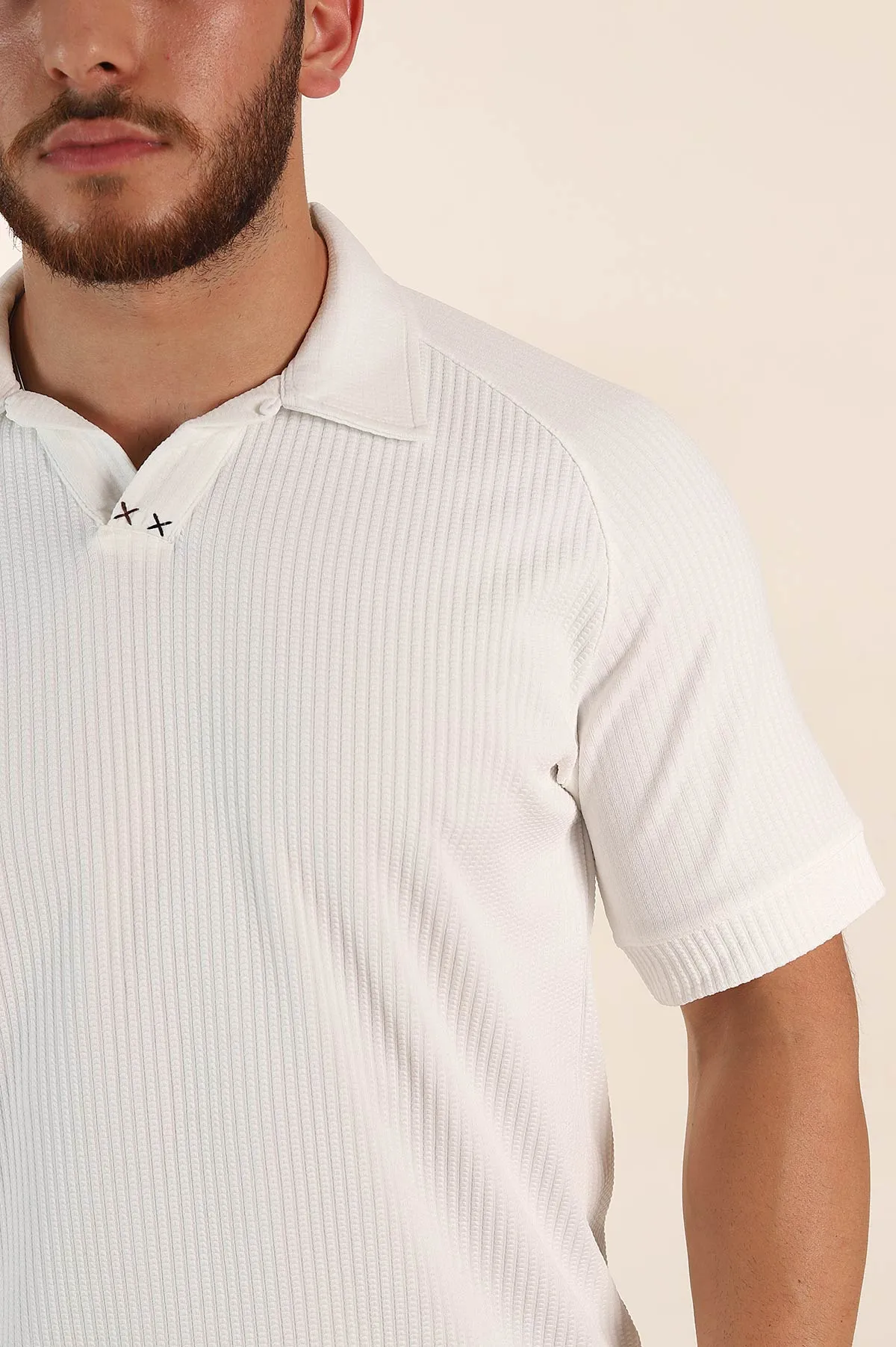 Beyaz Relaxed Fit Petek Dokulu Patlı Polo Yaka Erkek Tişört 370257