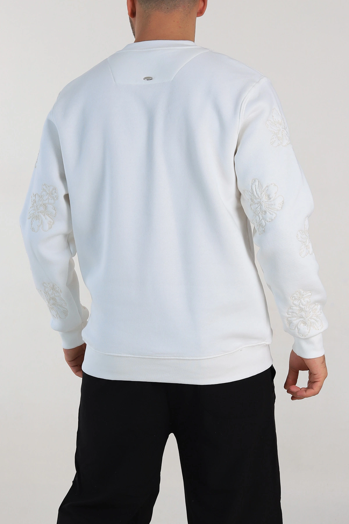 Beyaz Relaxed Fit Üç İp Şardonlu Nakış Detaylı Erkek Sweatshirt 311187