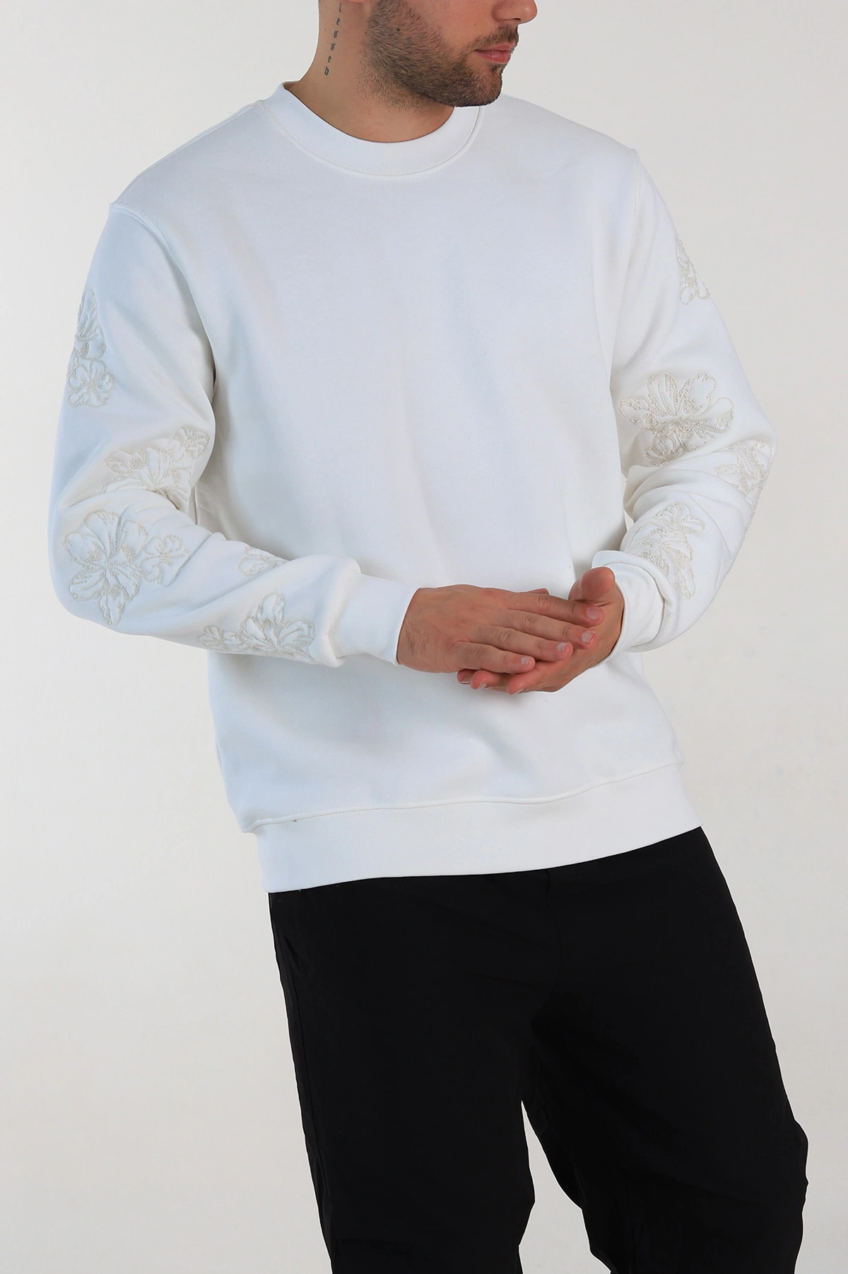 Beyaz Relaxed Fit Üç İp Şardonlu Nakış Detaylı Erkek Sweatshirt 311187