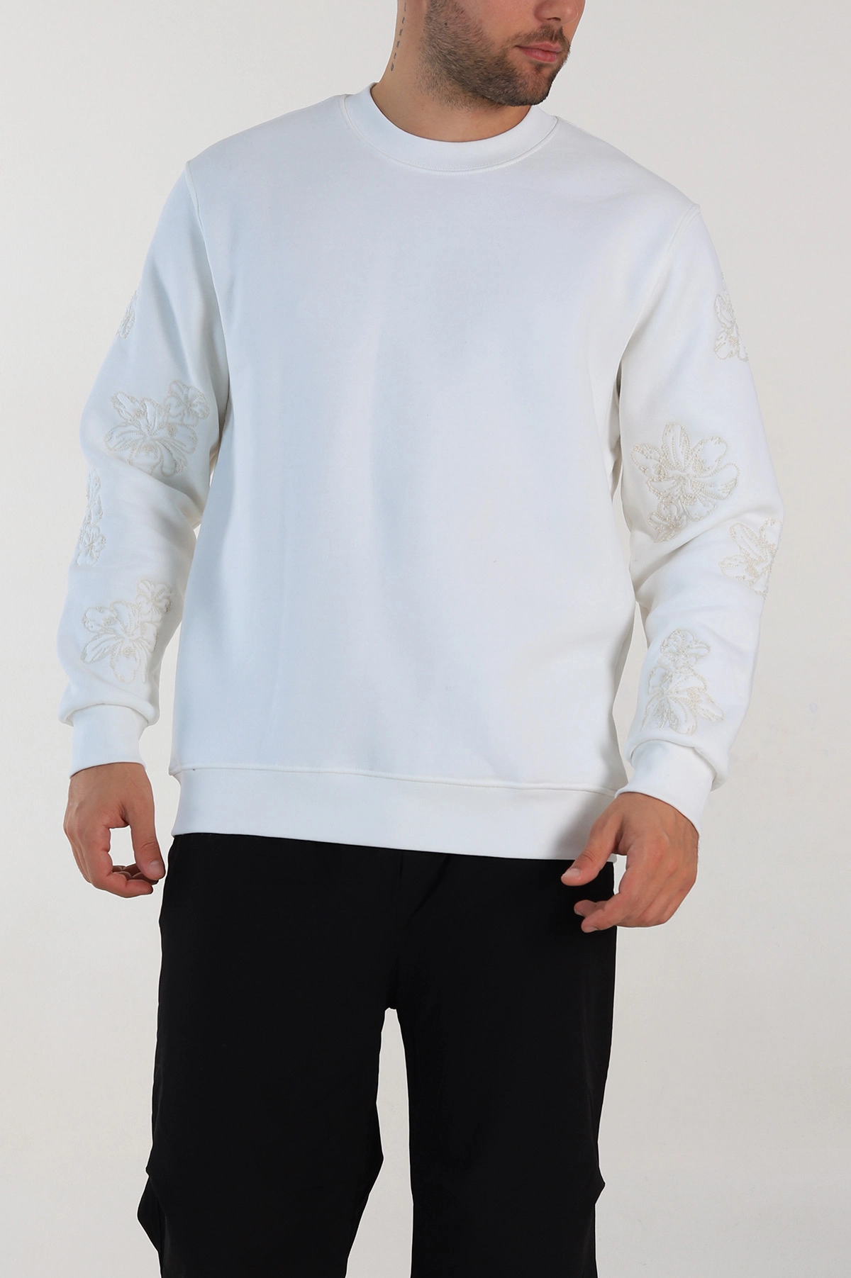 Beyaz Relaxed Fit Üç İp Şardonlu Nakış Detaylı Erkek Sweatshirt 311187