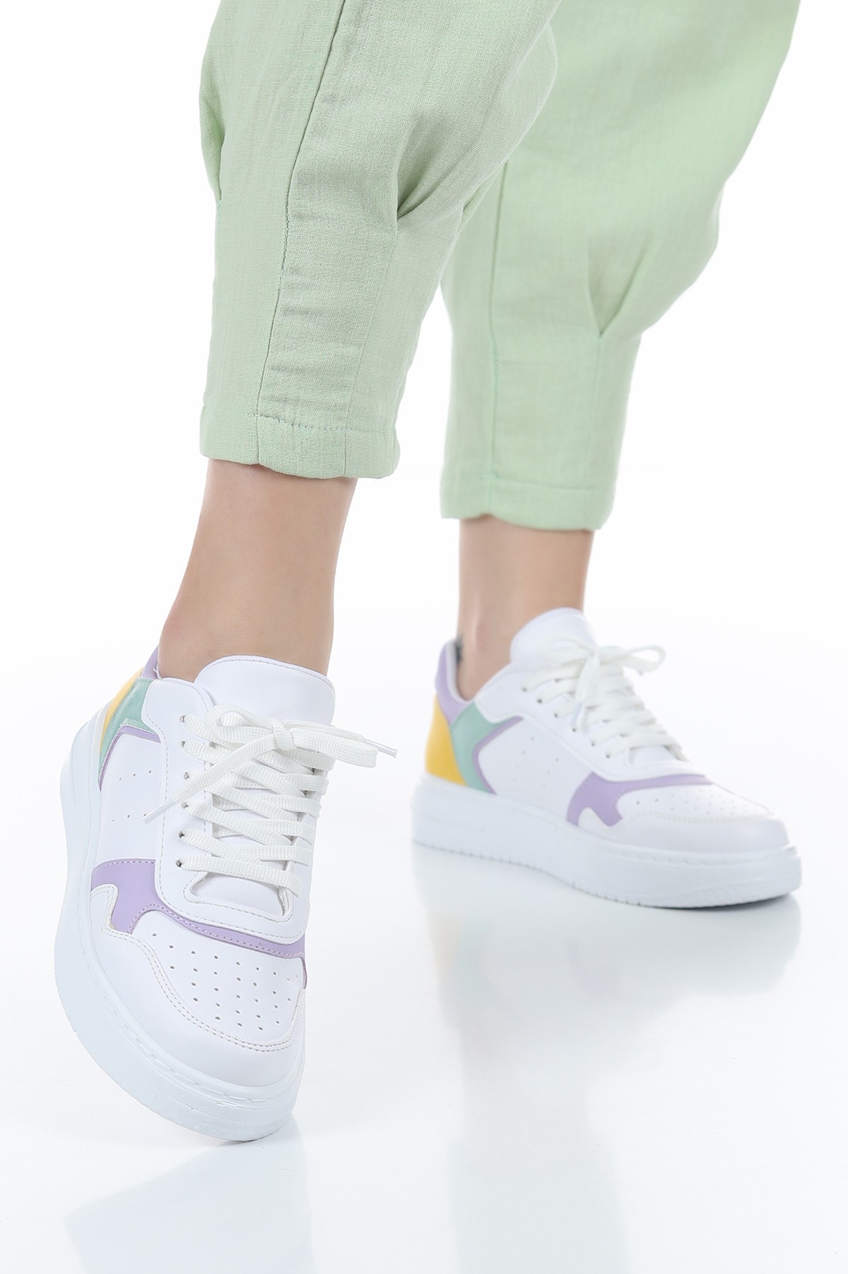 Beyaz Renkli Bağcıklı Spor Ayakkabı 166461