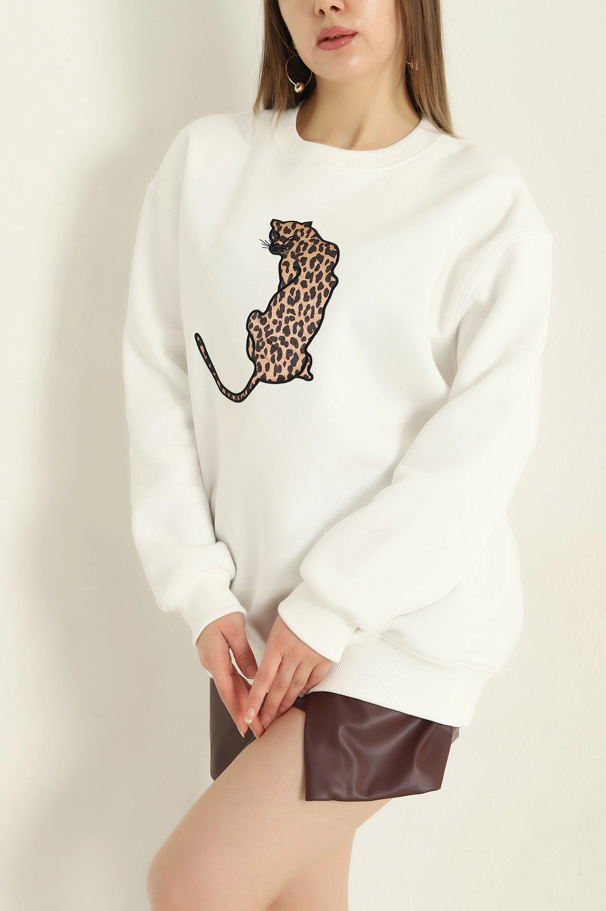 Beyaz Şardonlu Leopar Desenli Üç İp Bayan Sweat 331742