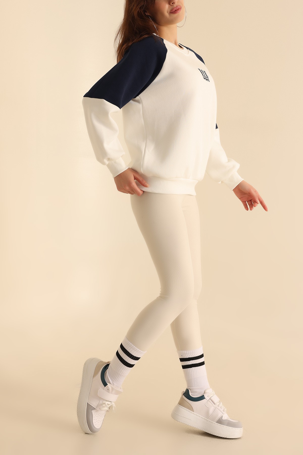 Beyaz Şardonlu Nakışlı Bayan Sweat 216633