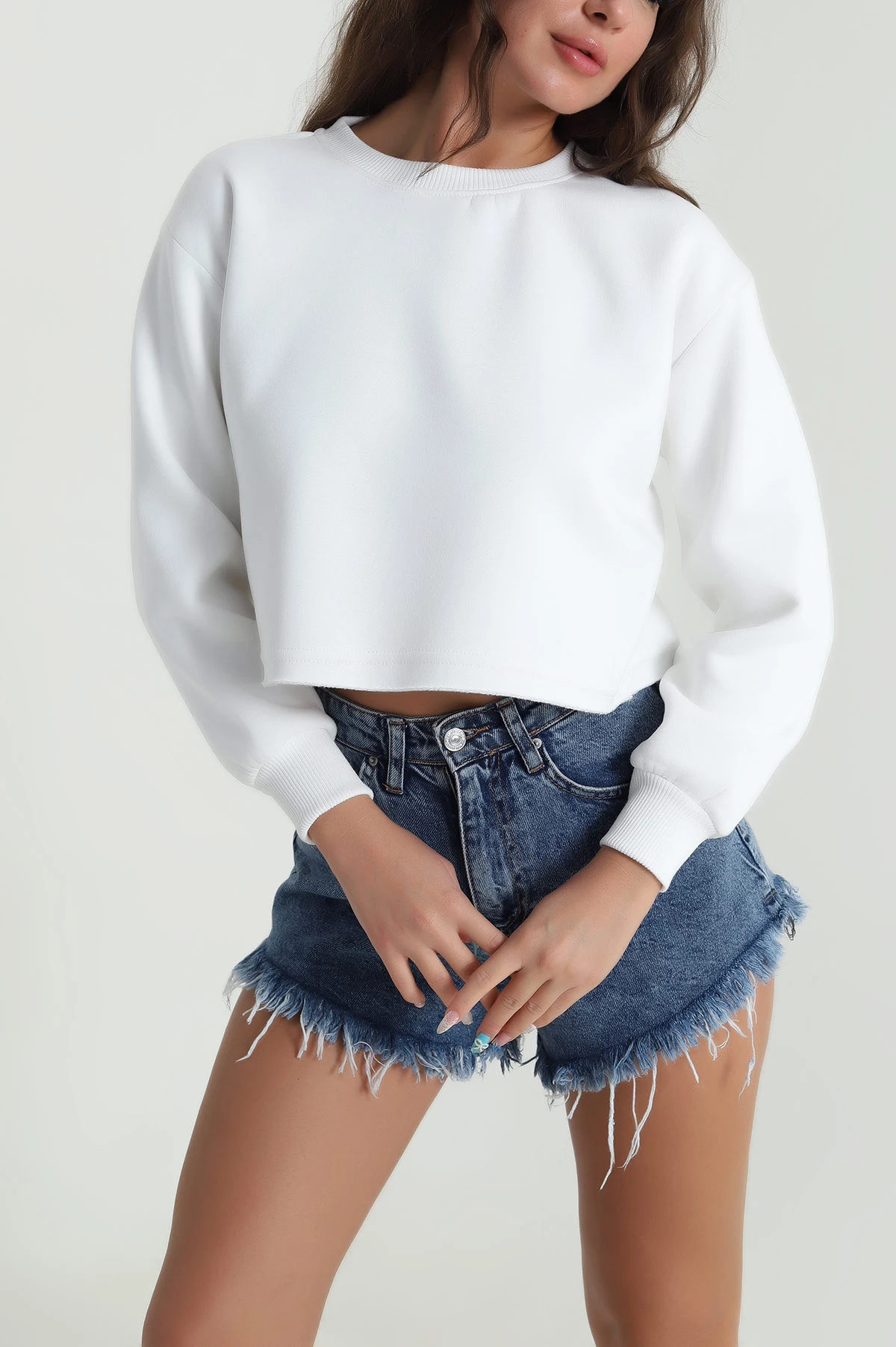 Beyaz Şardonlu Üç İp Kadın Crop Sweat 484589