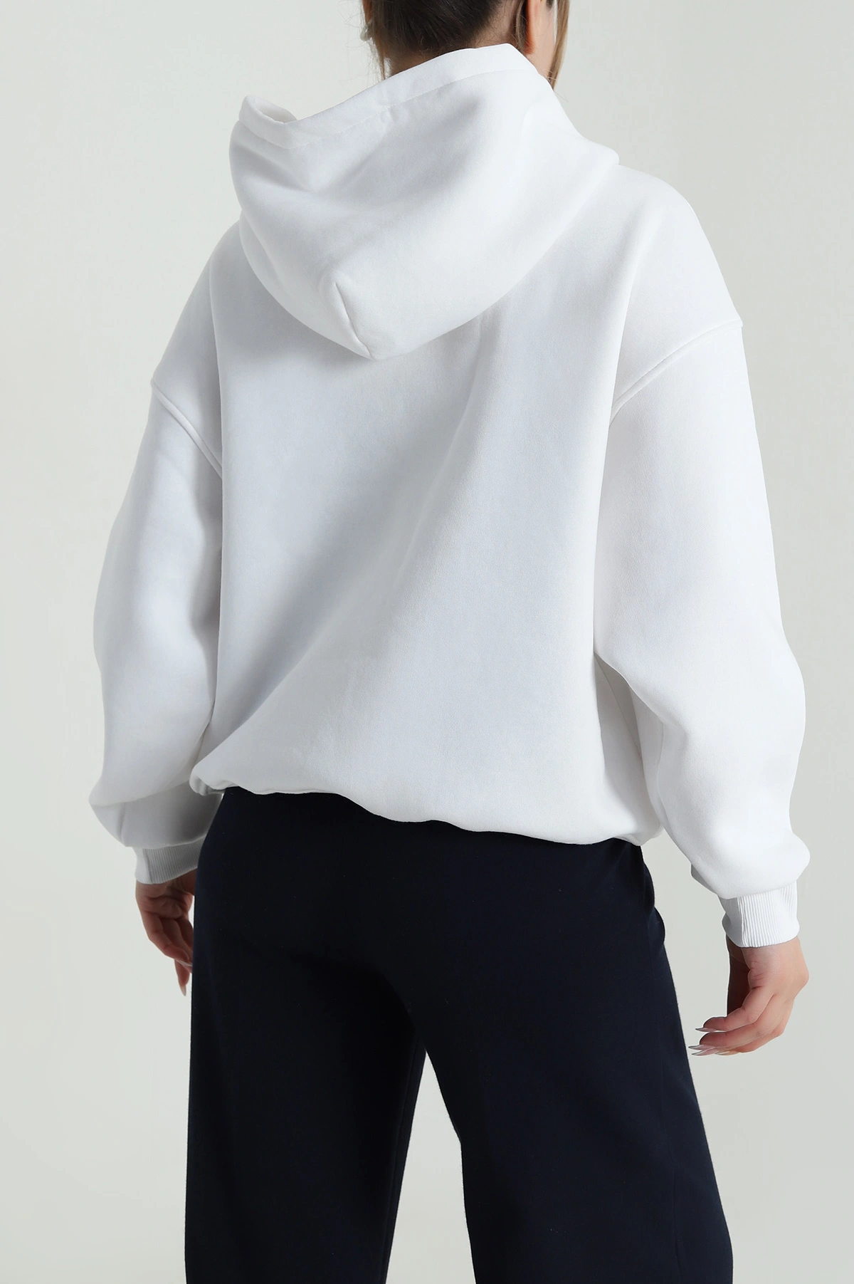 Beyaz Şardonlu Üç İp Nakışlı Kadın Sweat 486719