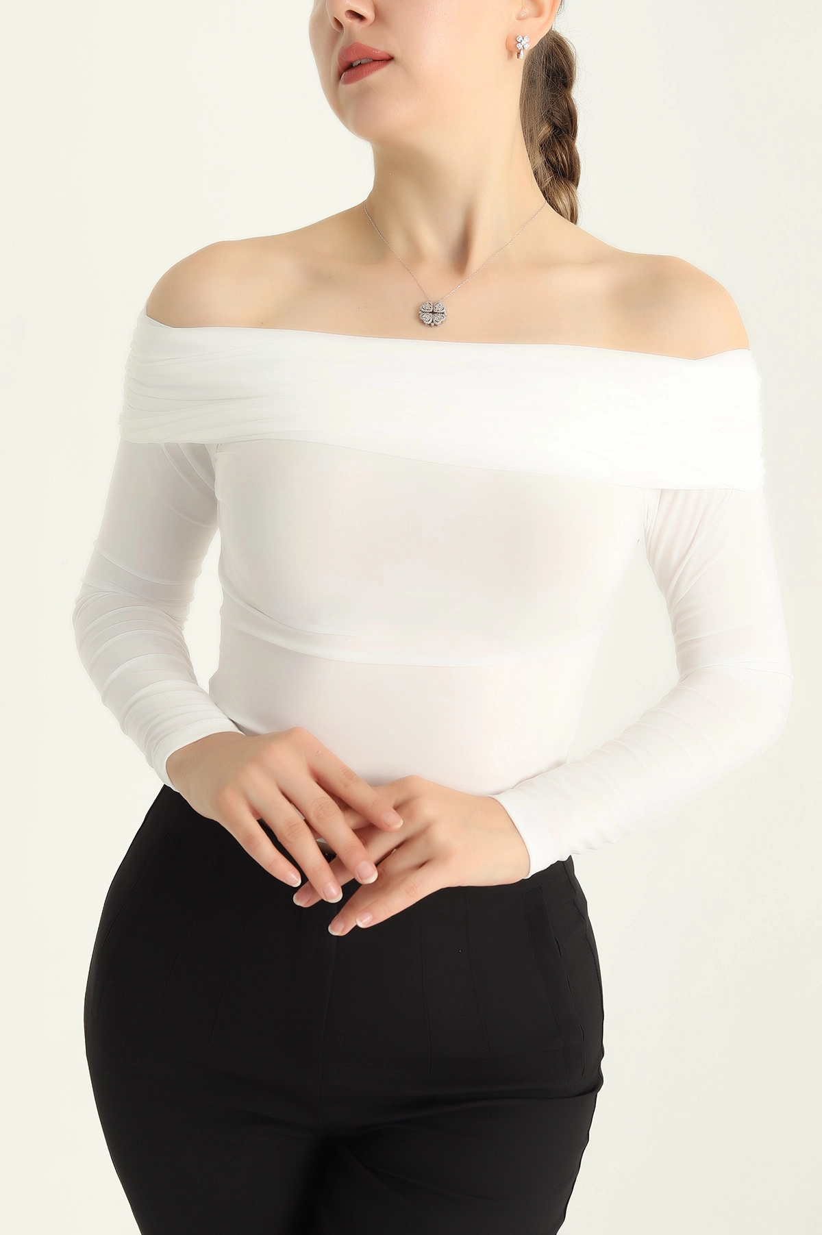 Beyaz Sendy Kumaş Madonna Bluz 294436