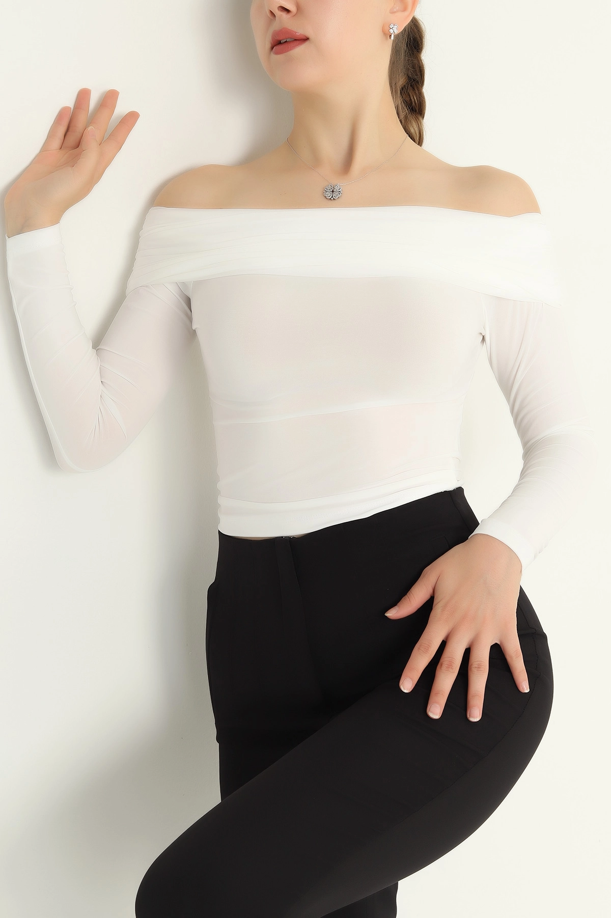 Beyaz Sendy Kumaş Madonna Bluz 294436