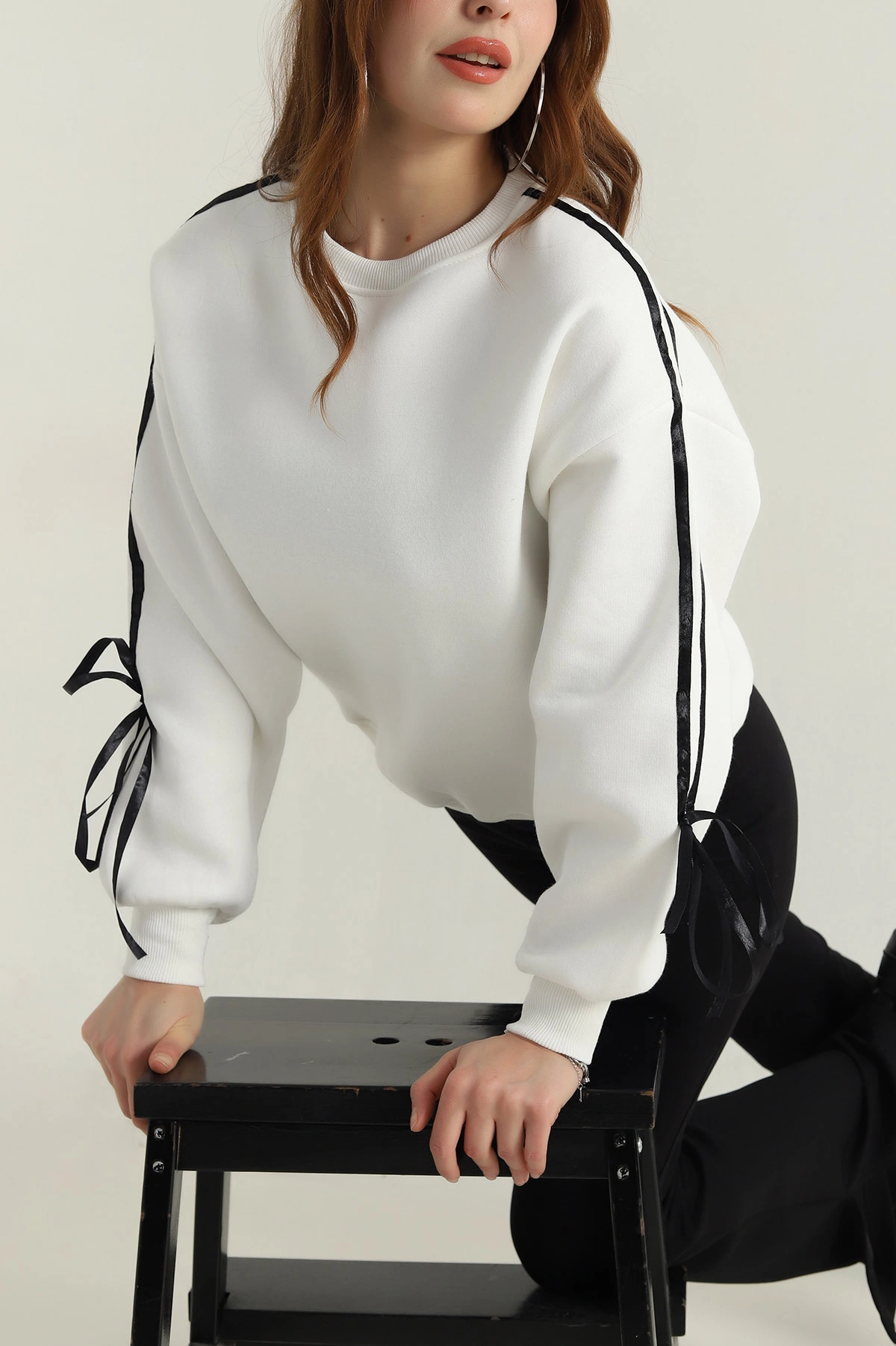 Beyaz Şerit Detay Şardonlu Üç İp Kadın Sweat 413802