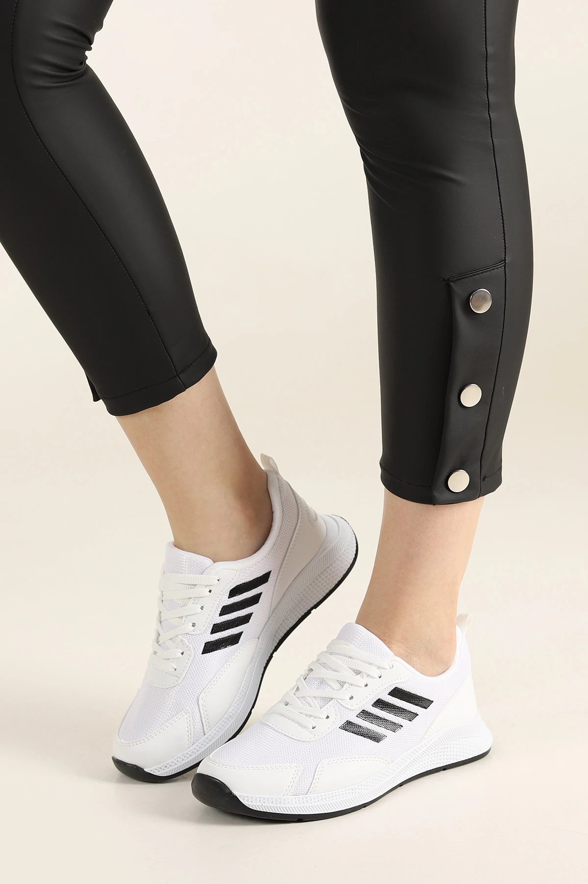 Beyaz Siyah Bağcıklı Çizgili Kadın Spor Ayakkabı 455157