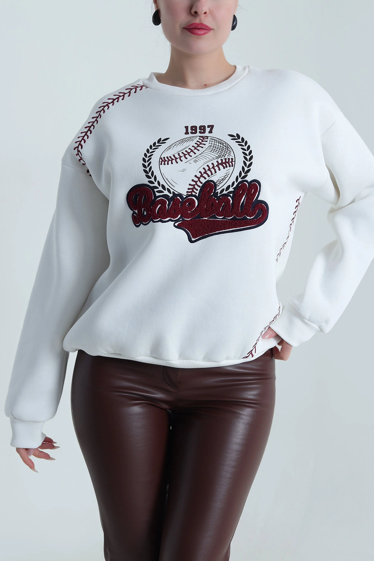 Beyaz Süzene Nakışlı Şardonlu Kadın Fermuarsız Sweat 492727