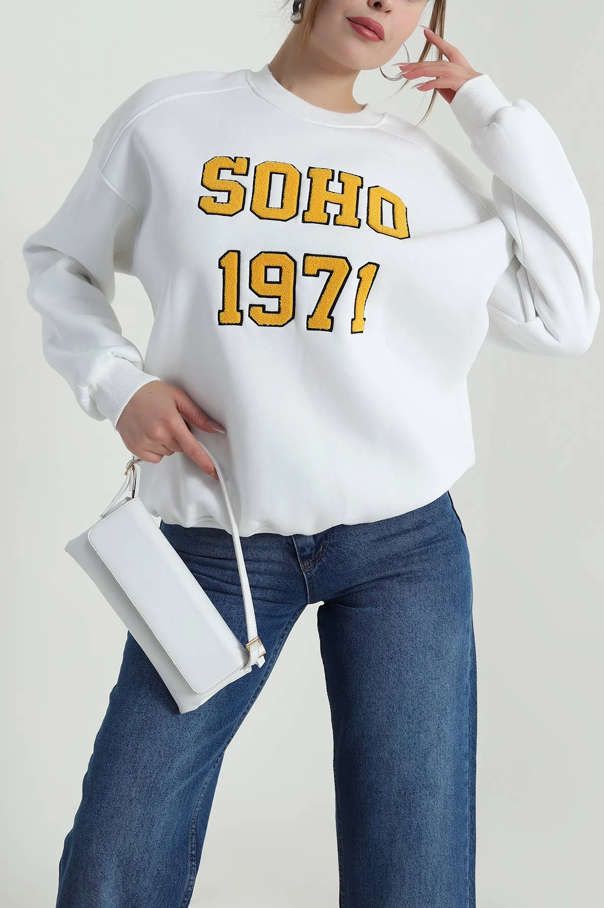 Beyaz Süzene Nakışlı Şardonlu Üç İp Kadın Sweat 486710