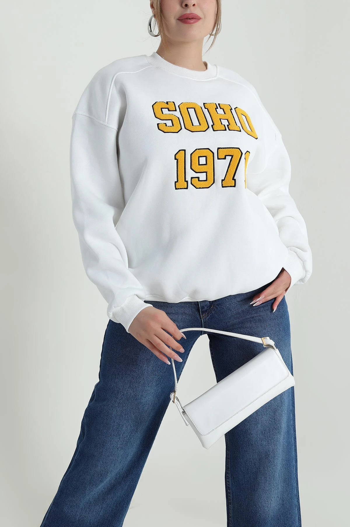 Beyaz Süzene Nakışlı Şardonlu Üç İp Kadın Sweat 486710