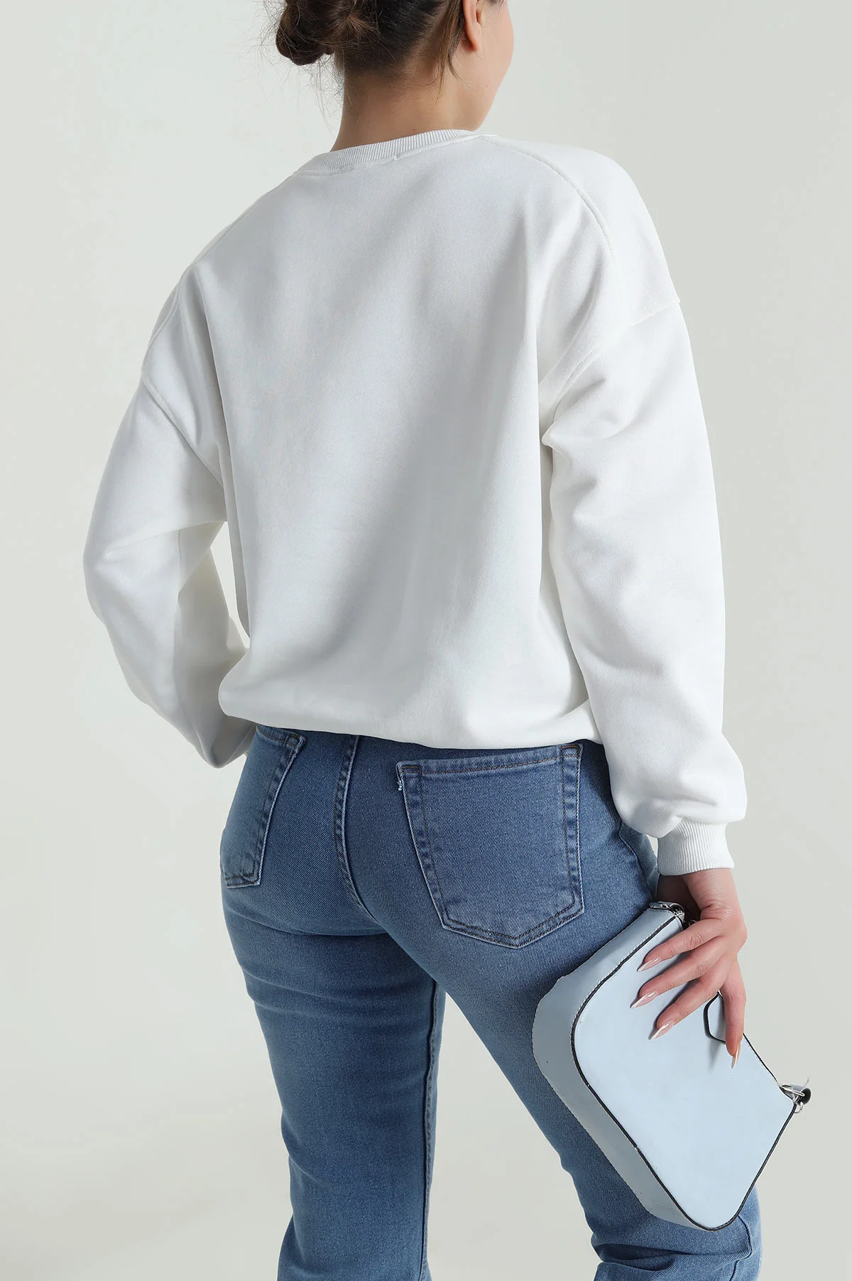 Beyaz Süzene Nakışlı Şardonsuz Üç İp Kadın Sweat 486604
