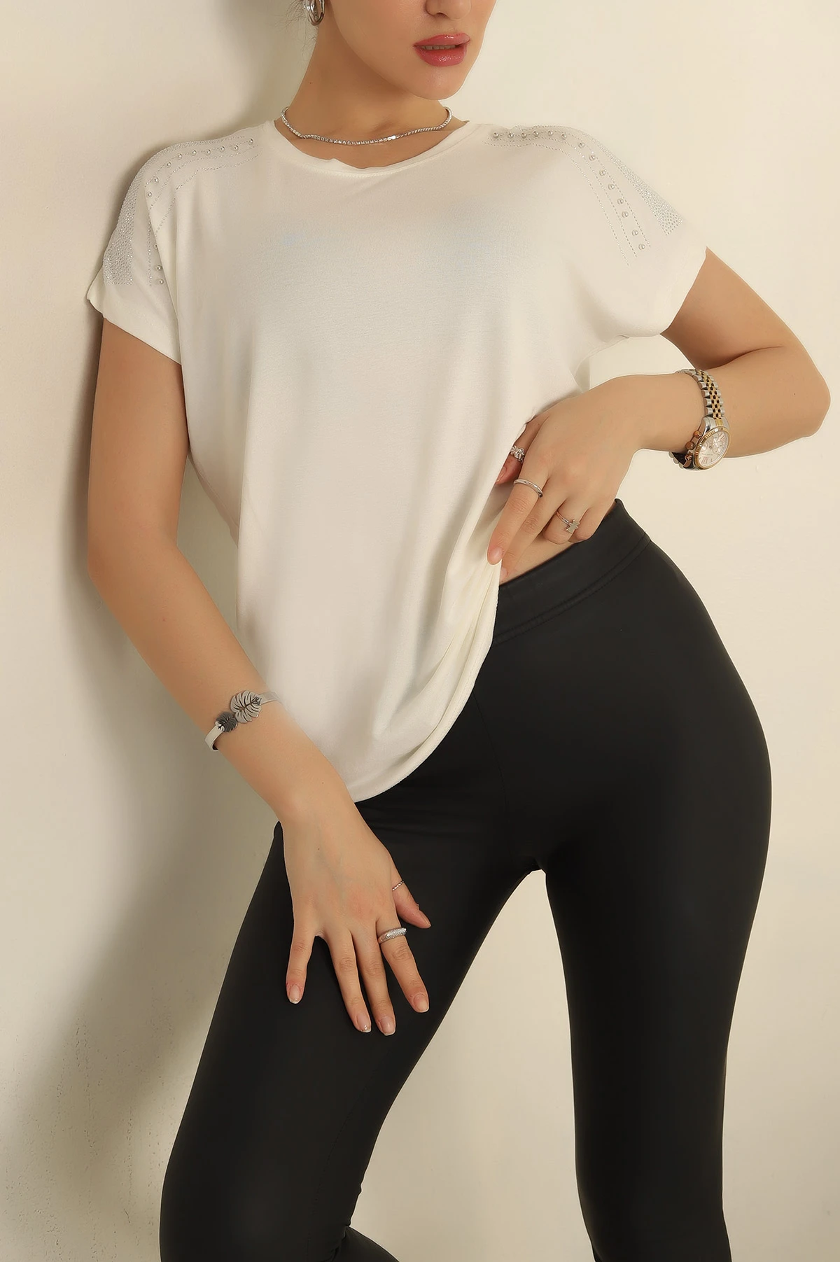 Beyaz Taş İşlemeli Viskon Bluz 252335