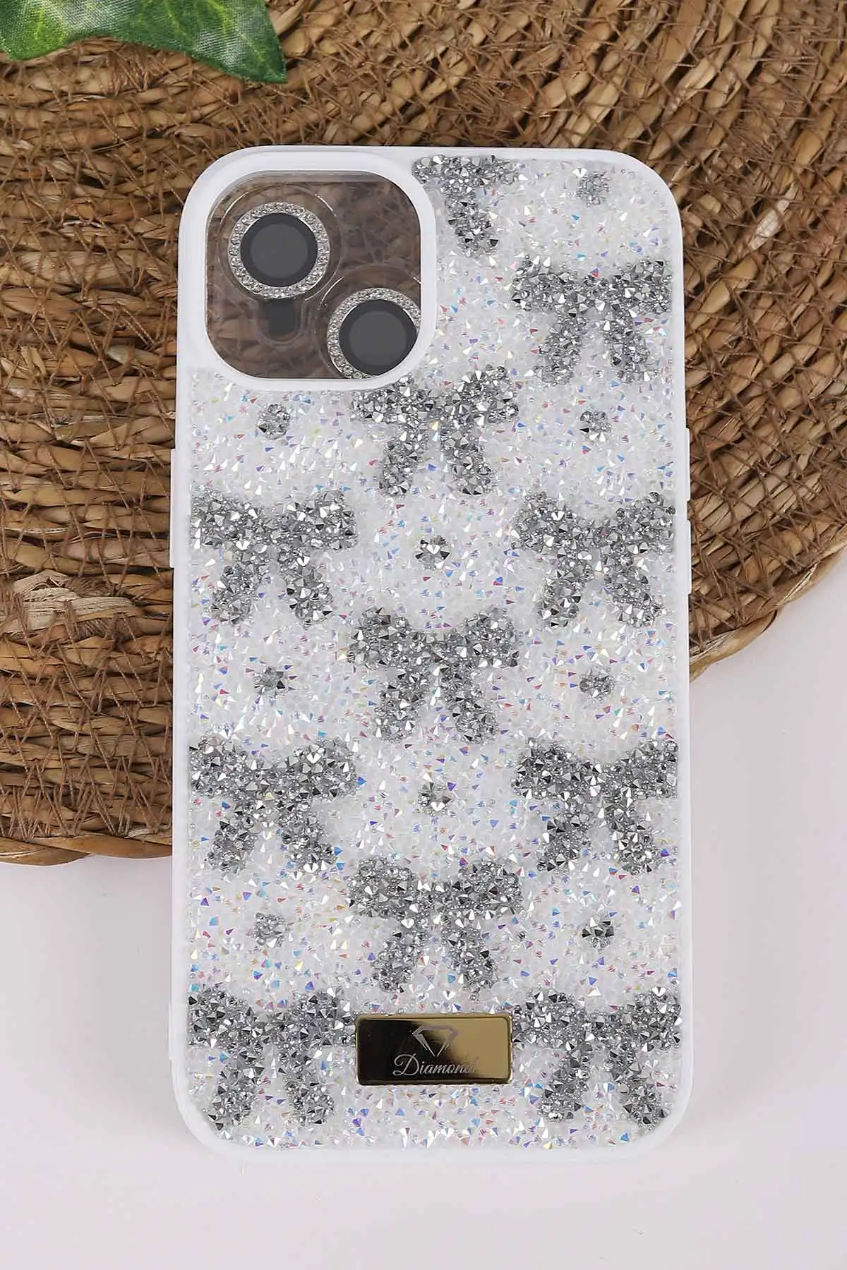Beyaz TeknoCase İPhone 13 Uyumlu Perfect Diamond Case Serisi Taşlı Lens Hediyeli Sert Silikon Telefon Kılıfı 450077