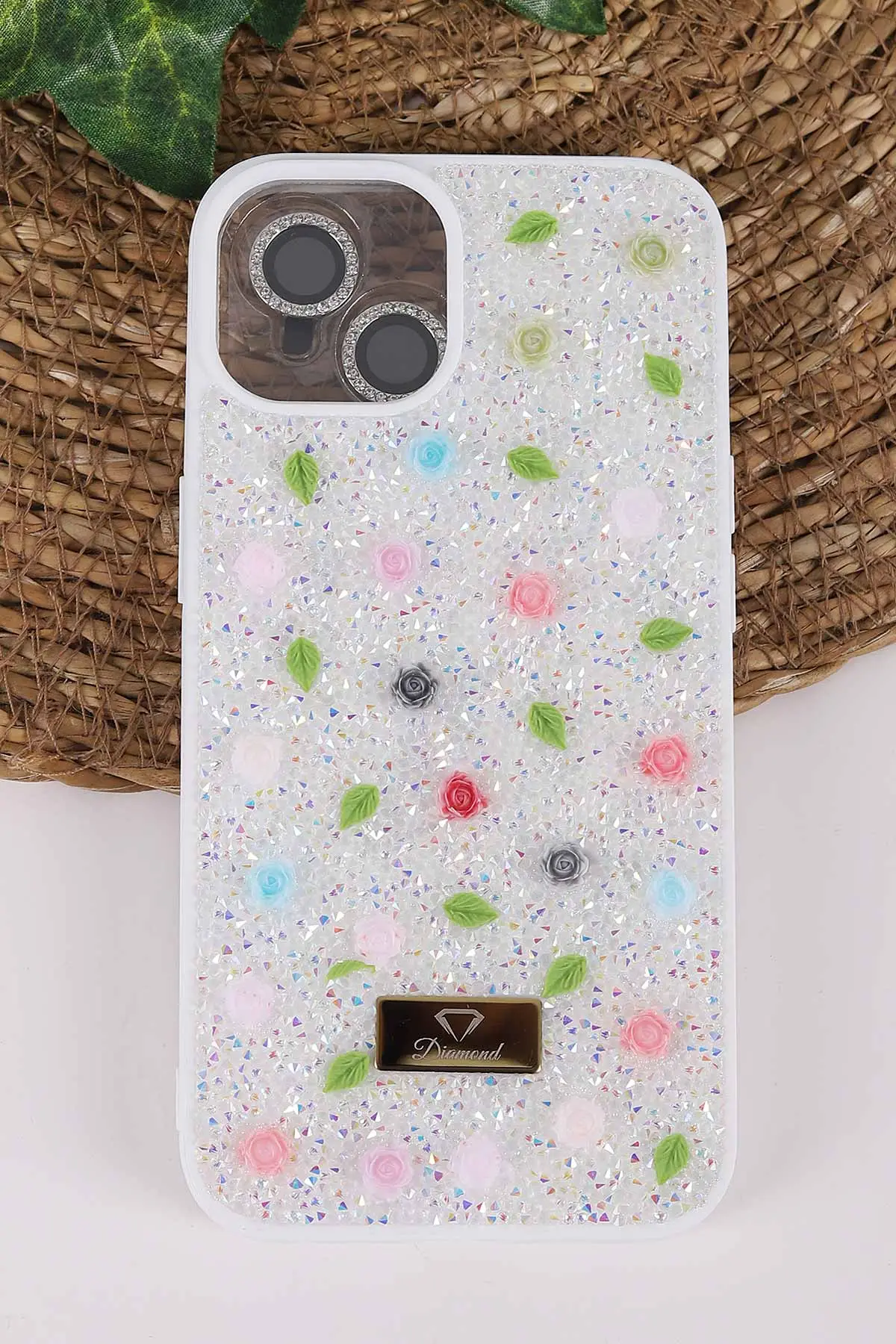 Beyaz TeknoCase İPhone 13 Uyumlu Rose Diamond Case Serisi Gül Desenli Lens Hediyeli Sert Silikon Telefon Kılıfı 450127