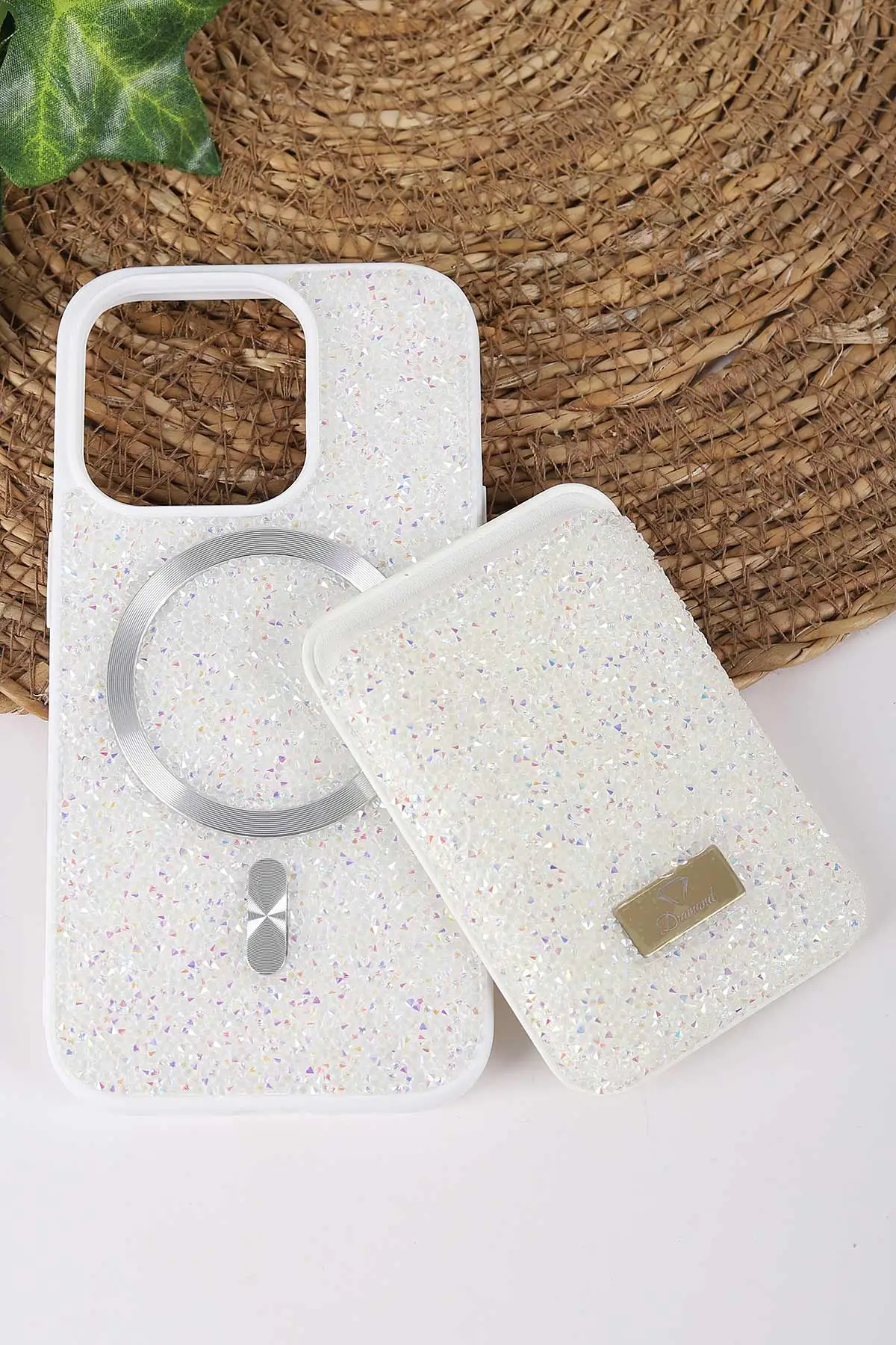 Beyaz TeknoCase İPhone 14 Pro Uyumlu Viola Diamond Case Serisi Kartlıklı Lens Hediyeli Sert Silikon Telefon Kılıfı 430804