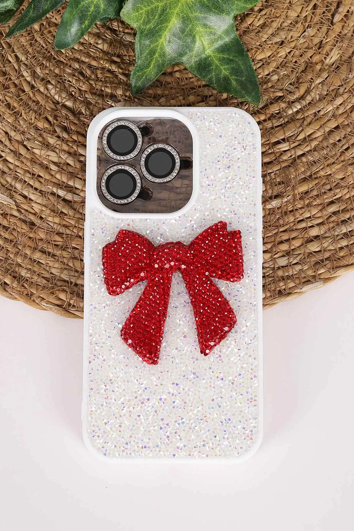 Beyaz TeknoCase İPhone 15 Pro Uyumlu Nelly Diamond Serisi Taşlı Lens Hediyeli Sert Silikon Telefon Kılıfı 480941