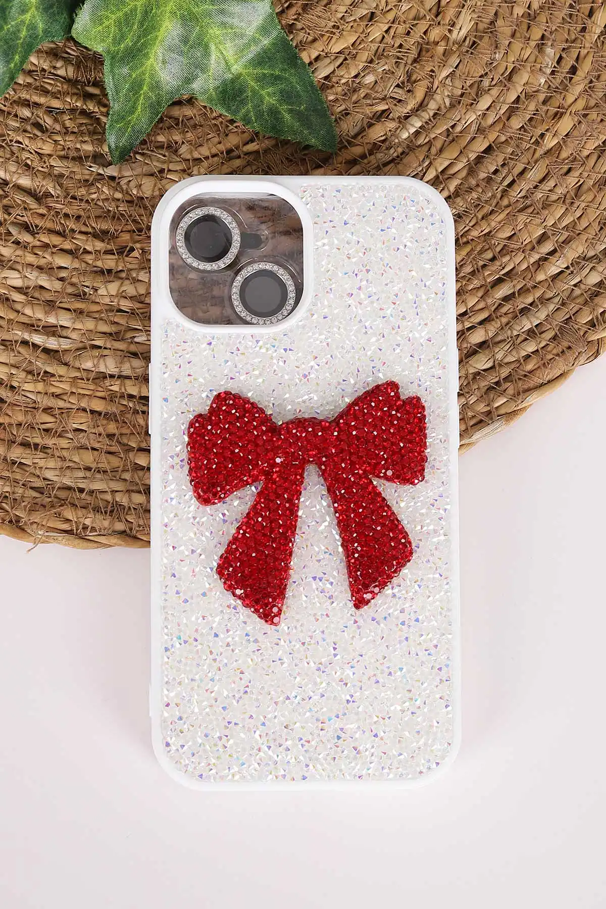 Beyaz TeknoCase İPhone 15 Uyumlu Nelly Diamond Serisi Taşlı Lens Hediyeli Sert Silikon Telefon Kılıfı 480937