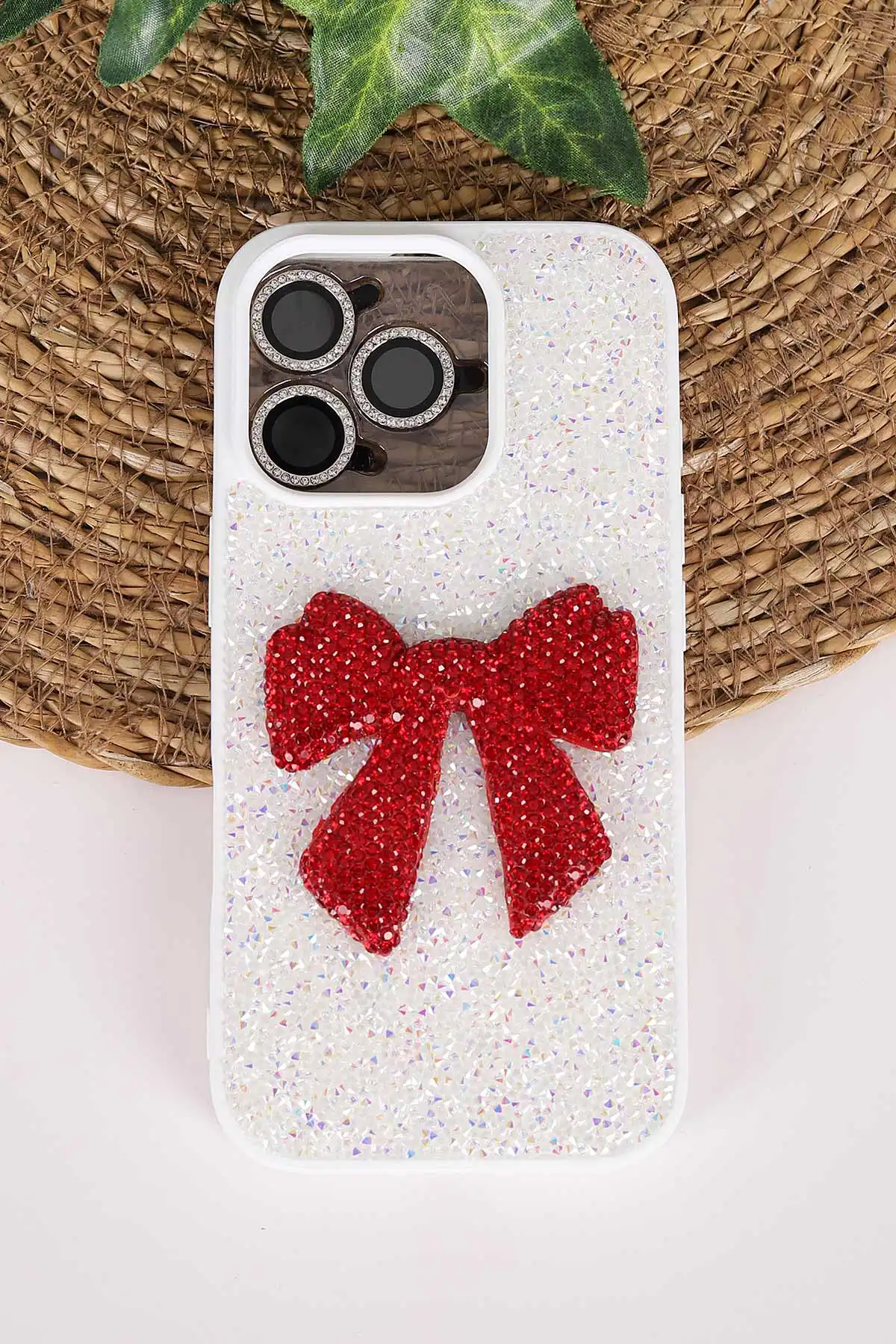 Beyaz TeknoCase İPhone 16 Pro Uyumlu Nelly Diamond Serisi Taşlı Lens Hediyeli Sert Silikon Telefon Kılıfı 480956