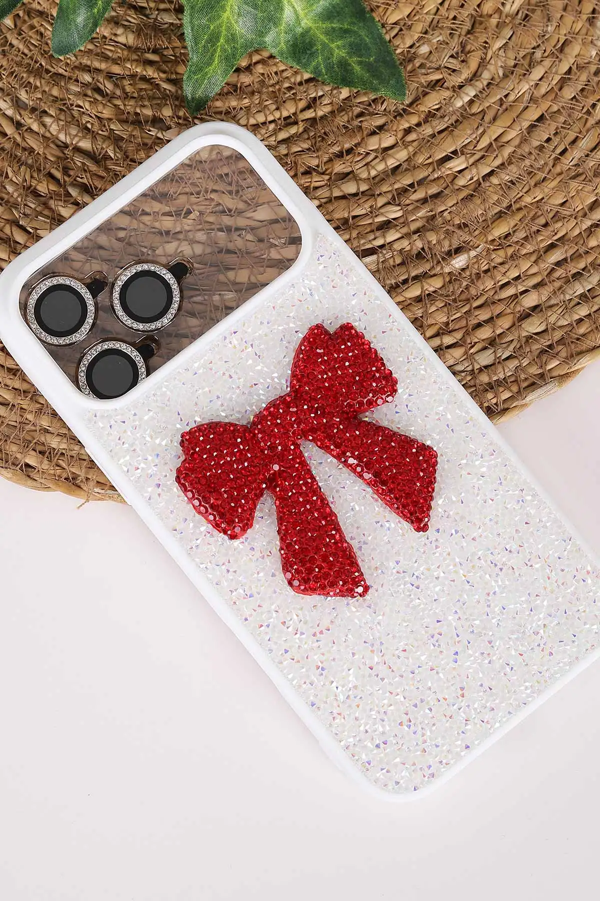 Beyaz TeknoCase İPhone 17 Pro Max Uyumlu Nelly Diamond Serisi Taşlı Lens Hediyeli Sert Silikon Telefon Kılıfı 480973
