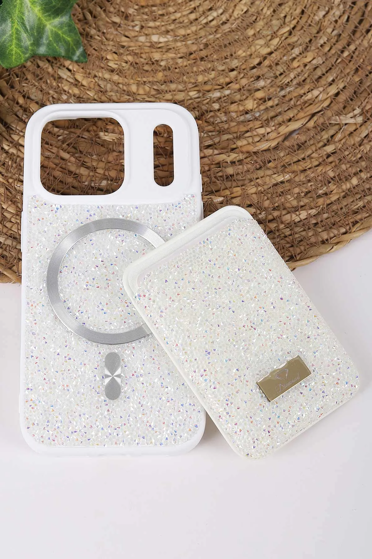 Beyaz TeknoCase İPhone 17 Pro Uyumlu Viola Diamond Case Serisi Kartlıklı Lens Hediyeli Sert Silikon Telefon Kılıfı 430867