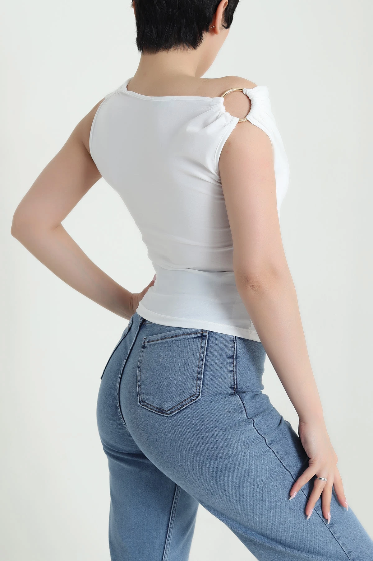 Beyaz Tokalı Degaje Yaka Buzzy Kadın Bluz 458058