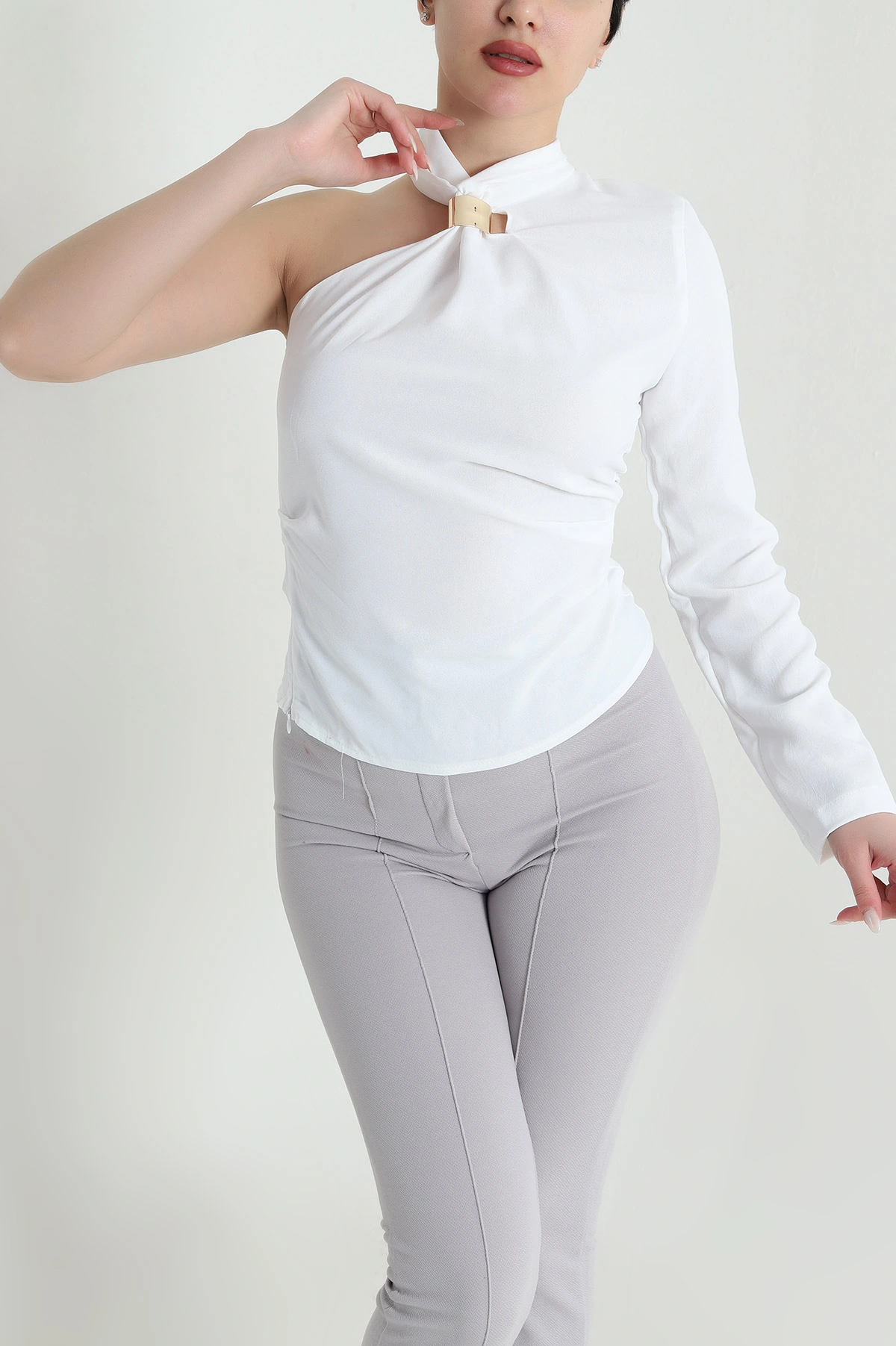 Beyaz Tokalı Tek Kol Likralı Linda Kadın Bluz 449538