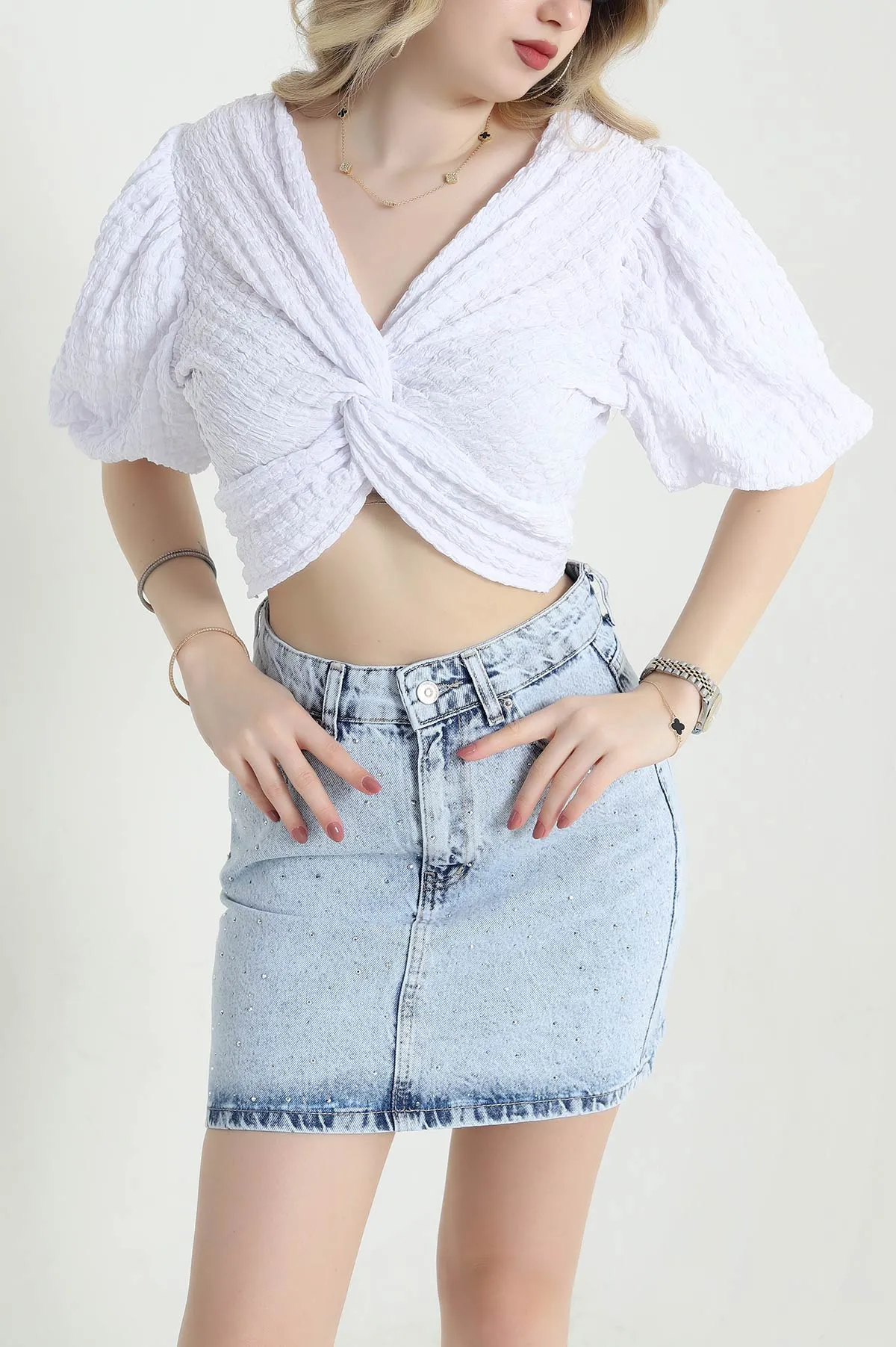 Beyaz V Yaka Gofre Kadın Crop 456753