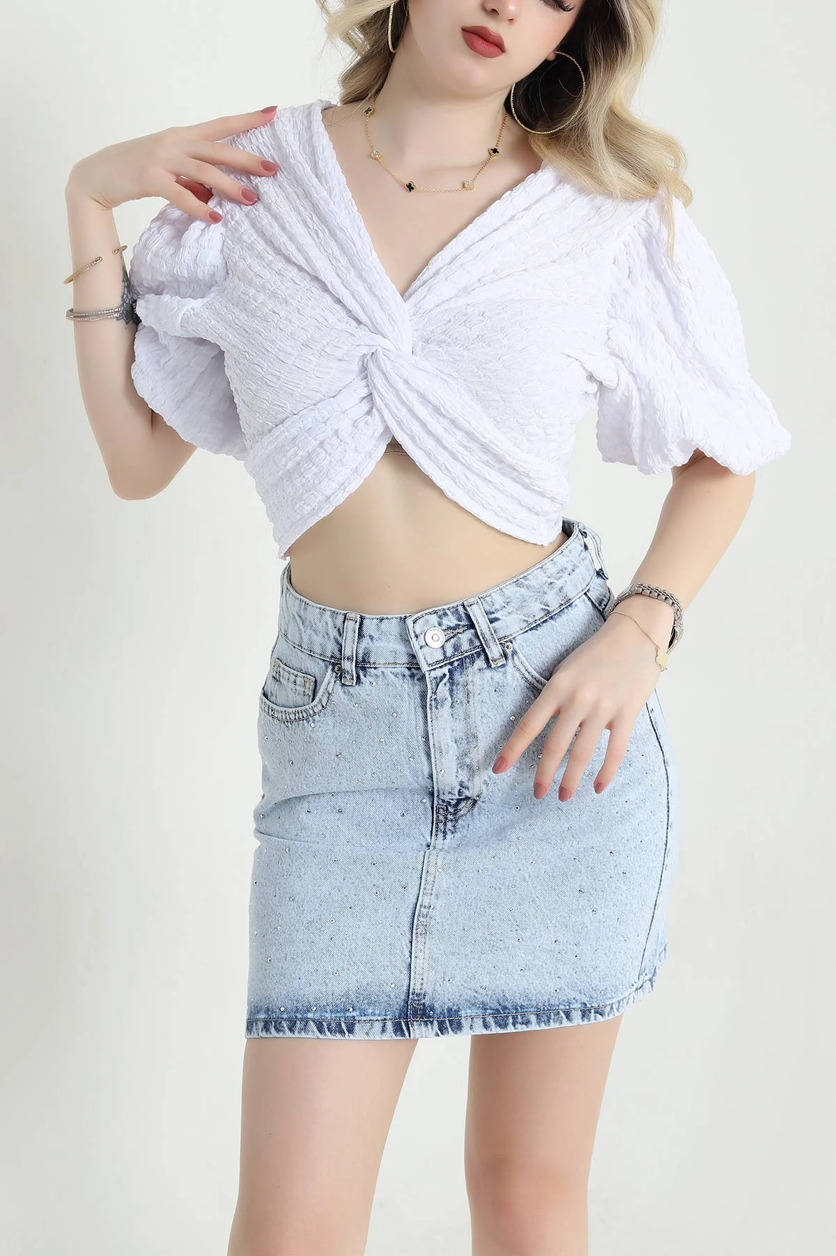 Beyaz V Yaka Gofre Kadın Crop 456753