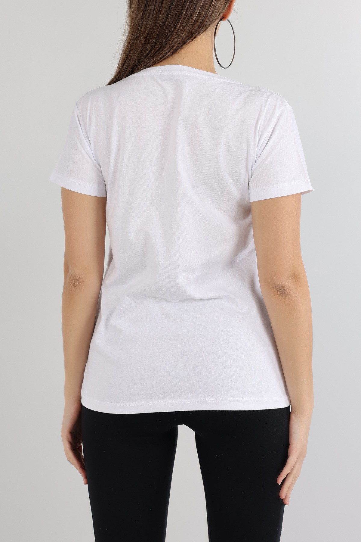 Beyaz V Yaka Pul İşlemeli Tişört 164707