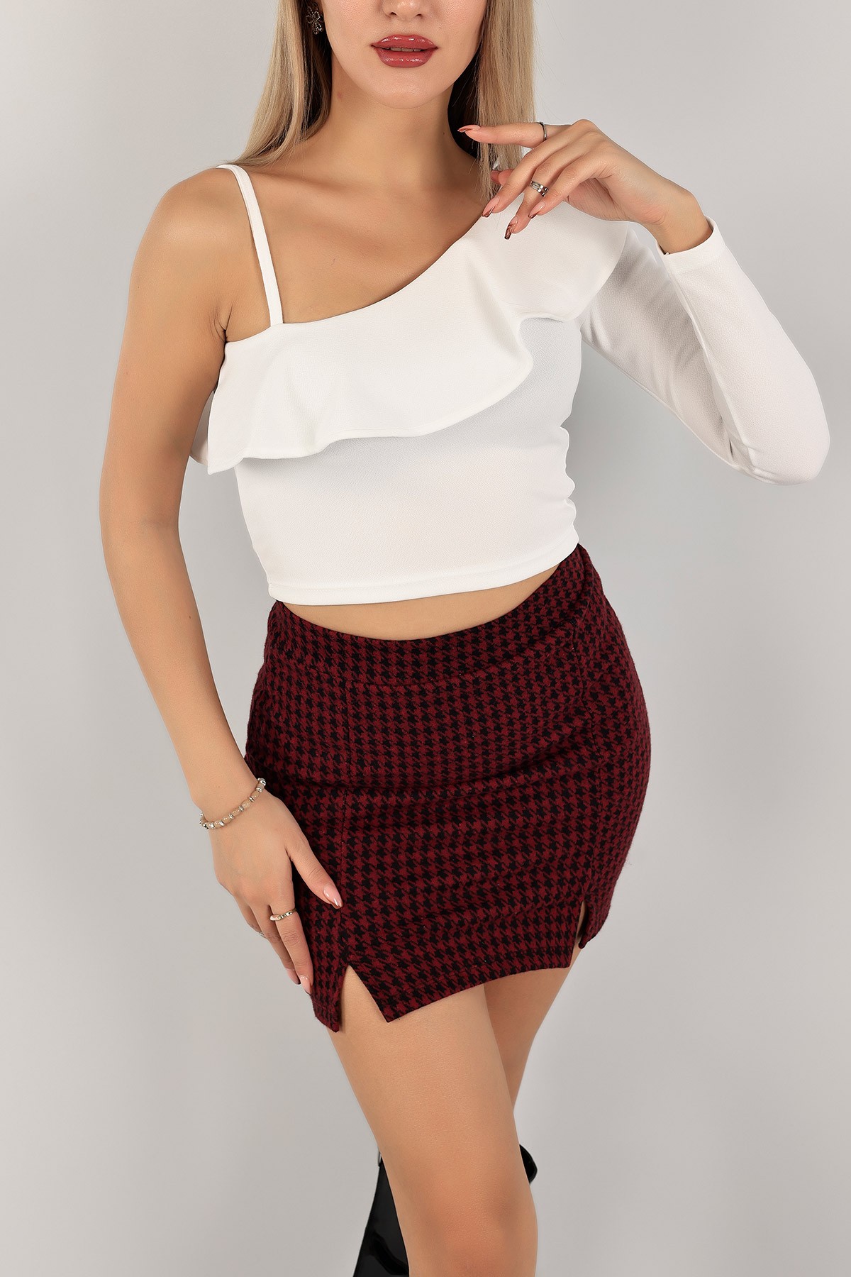 Beyaz Yaka Volanlı Açık Omuz Bluz 142878