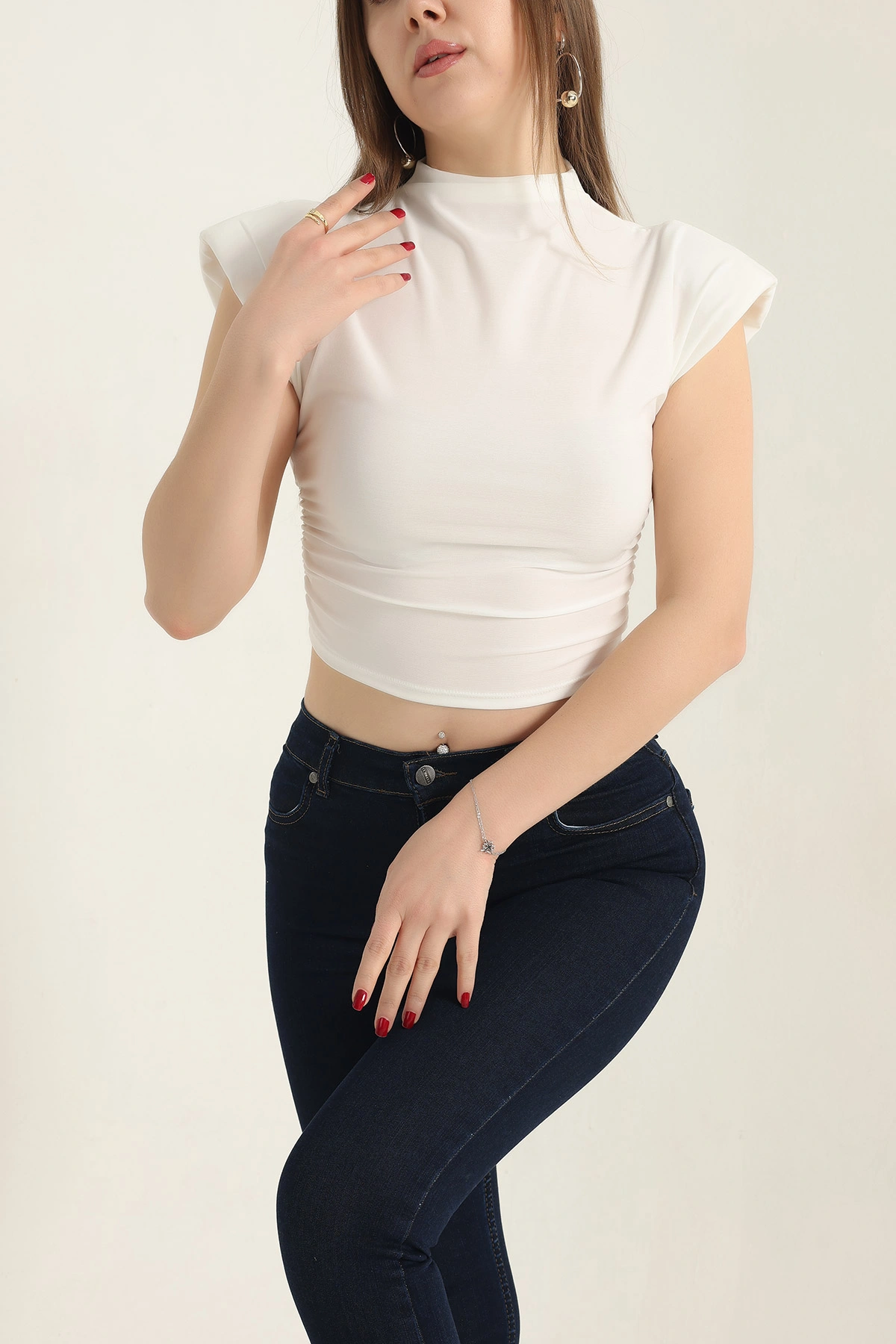 Beyaz Yanları Büzgülü Vatkalı Sandy Bluz 337517