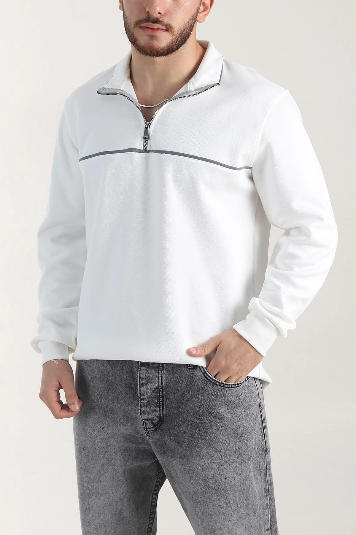 Beyaz Yarım Fermuarlı Dik Yaka Erkek Sweatshirt 404823
