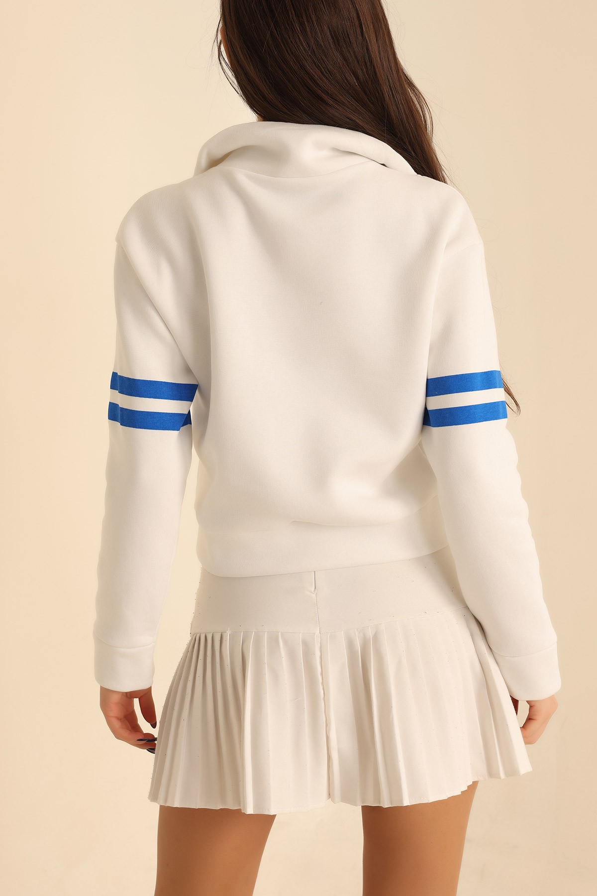 Beyaz Yarım Fermuarlı Şardonlu Sweat 219370