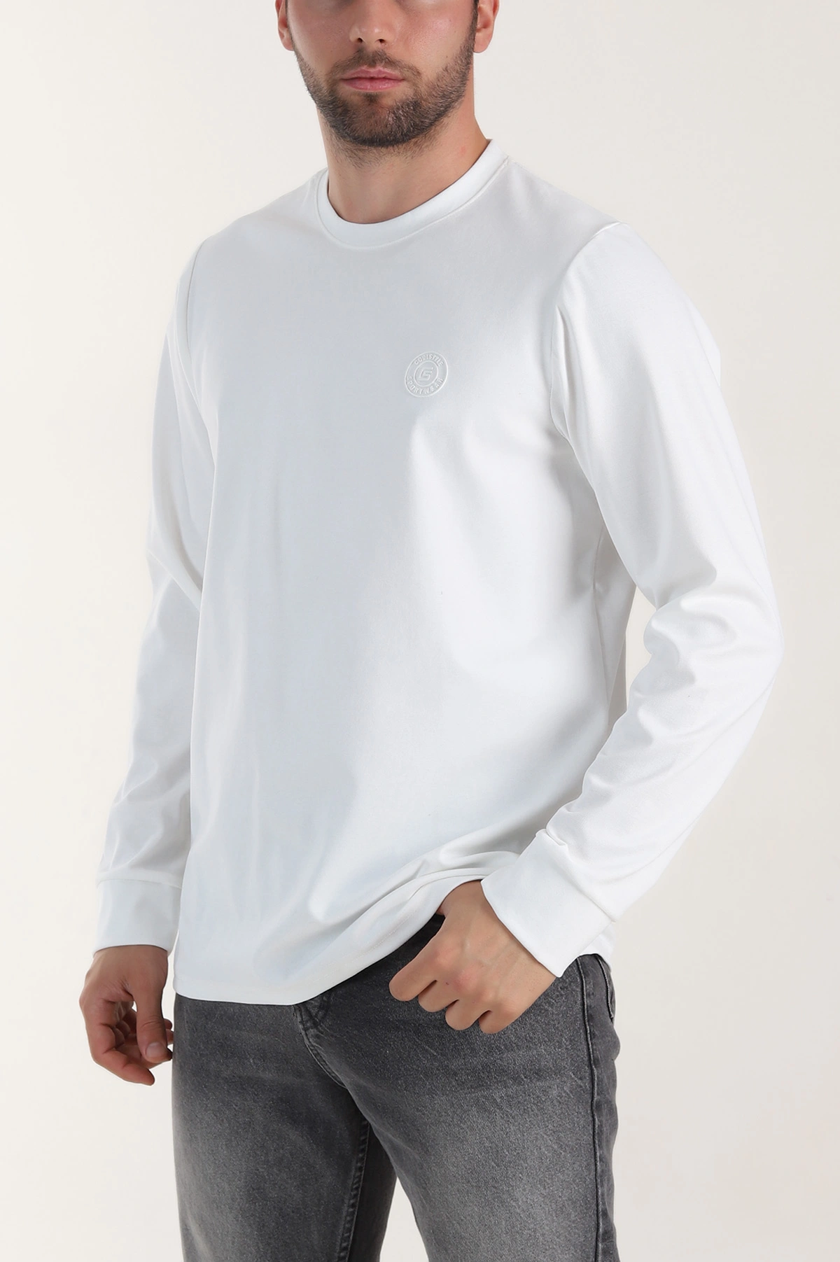 Beyaz Yırtmaçlı Bisiklet Yaka Erkek Sweatshirt 410640