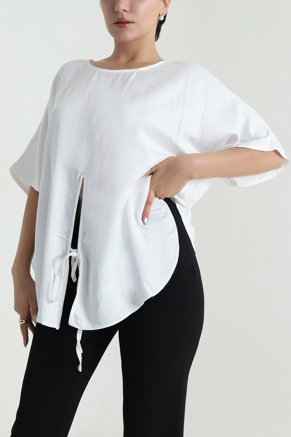 Beyaz Yırtmaçlı Saten Kadın Bluz 481249