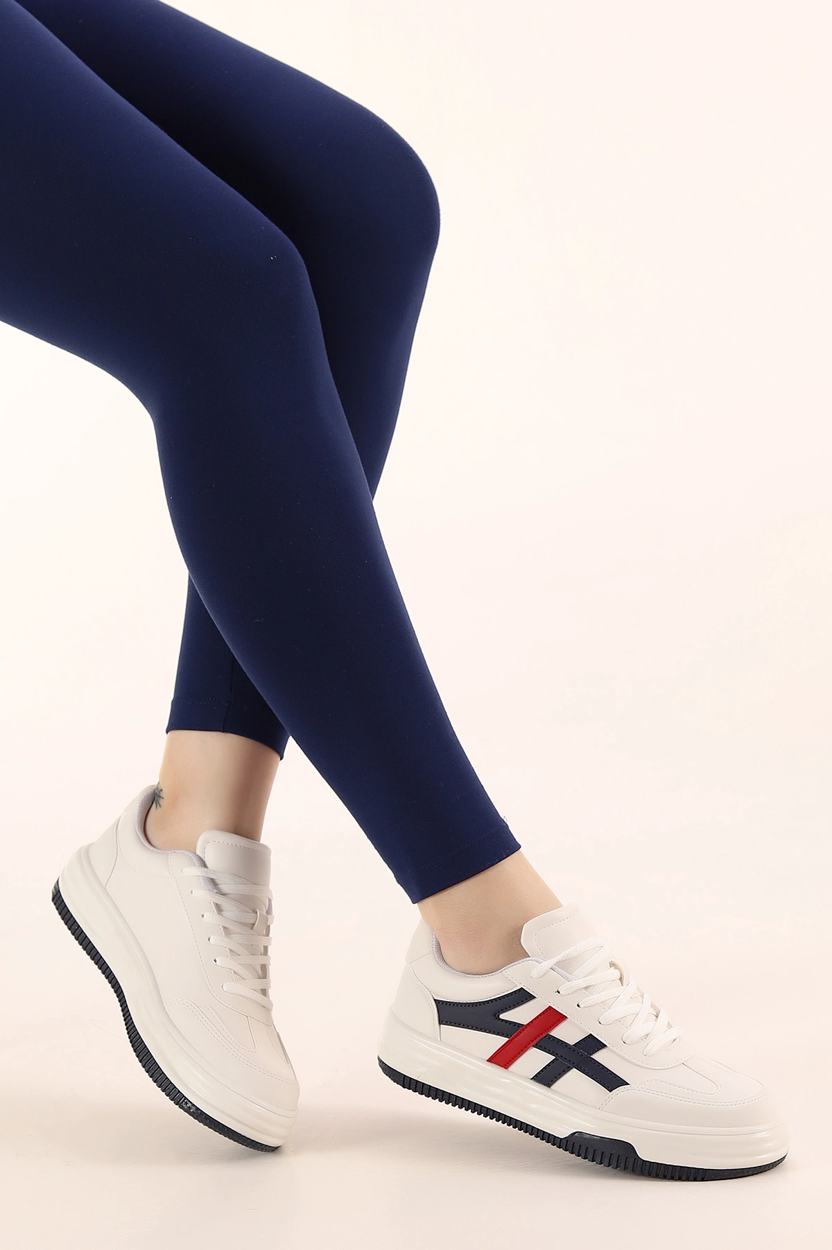 Beyaz Yüksek Taban Bağcıklı Kadın Spor Ayakkabı 398618