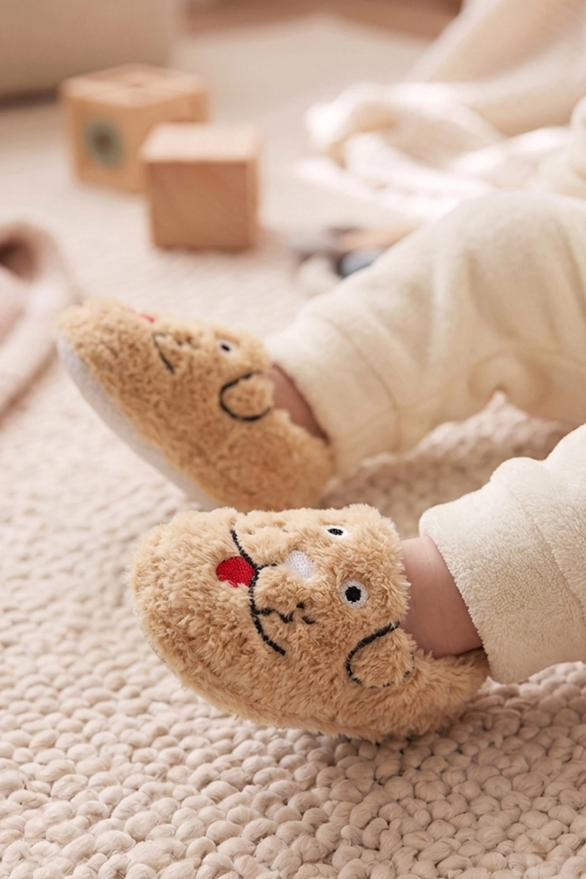 Bisküvi ( 21 - 24 ) Peluş Figürlü Erkek Bebek Panduf 488296