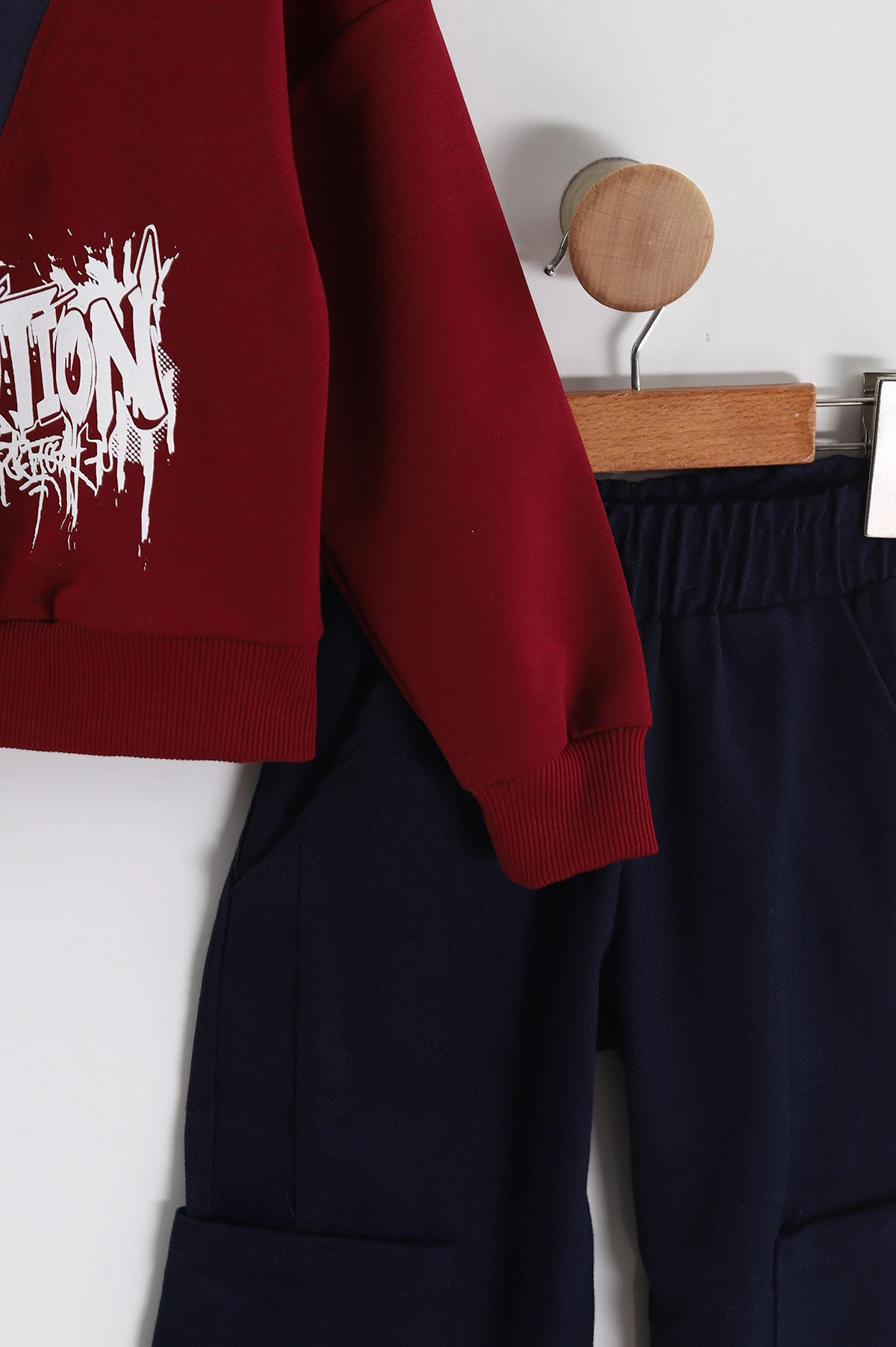 Bordo (3-10 Yaş)Baskılı Yakası Fermuarlı Sweatli Gabardin Pantolonlu Erkek Çocuk Takım 443380